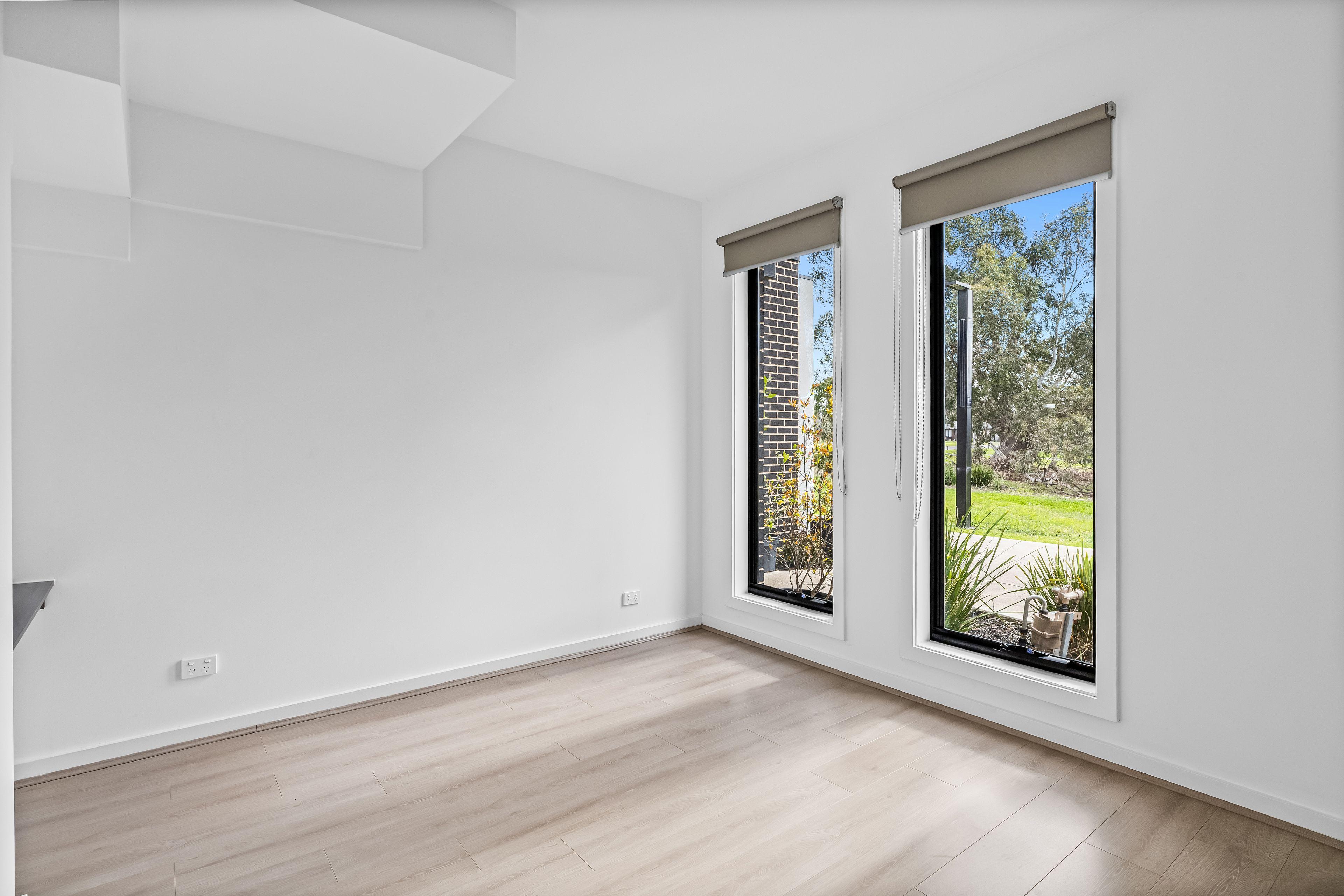 Stylish Townhouse with Reverse Living & Green Views