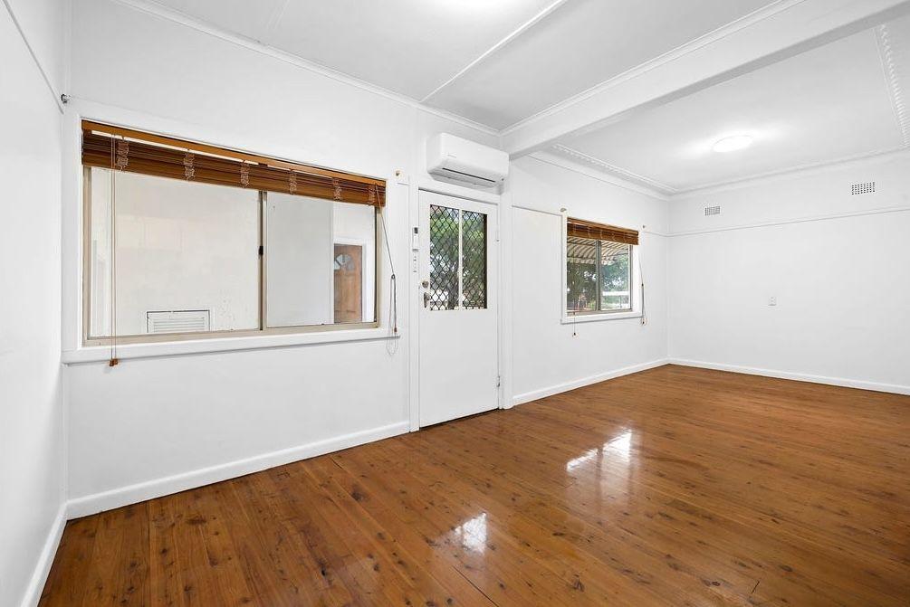 Spacious 4-Bedroom Duplex in Prime Yagoona Location