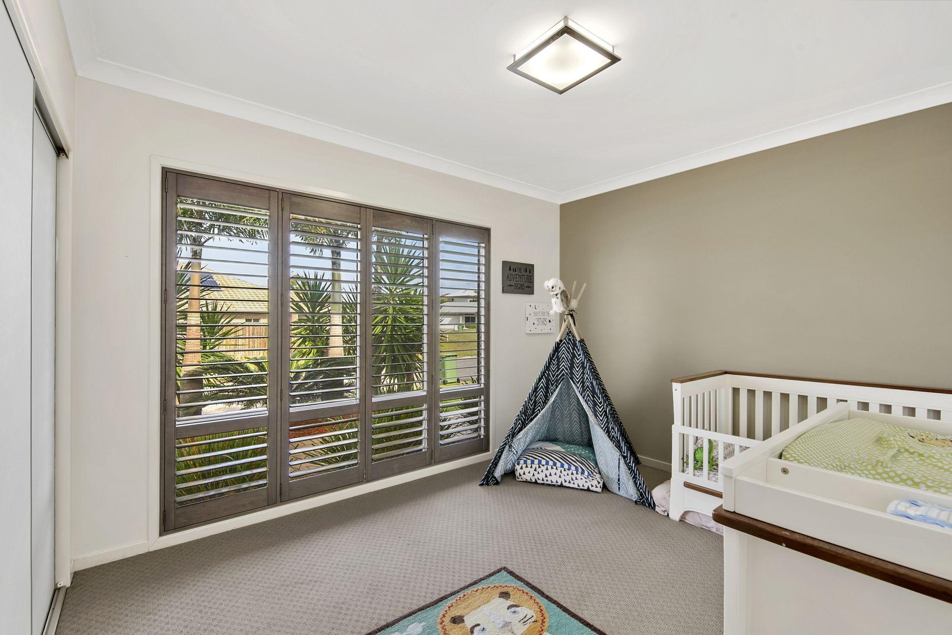 Sophisticated Ex-Display Home offers Spacious, Stylish Living in Highly Convenient Location!