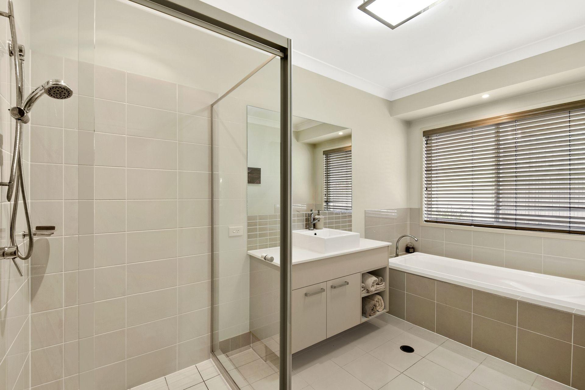 Sophisticated Ex-Display Home offers Spacious, Stylish Living in Highly Convenient Location!