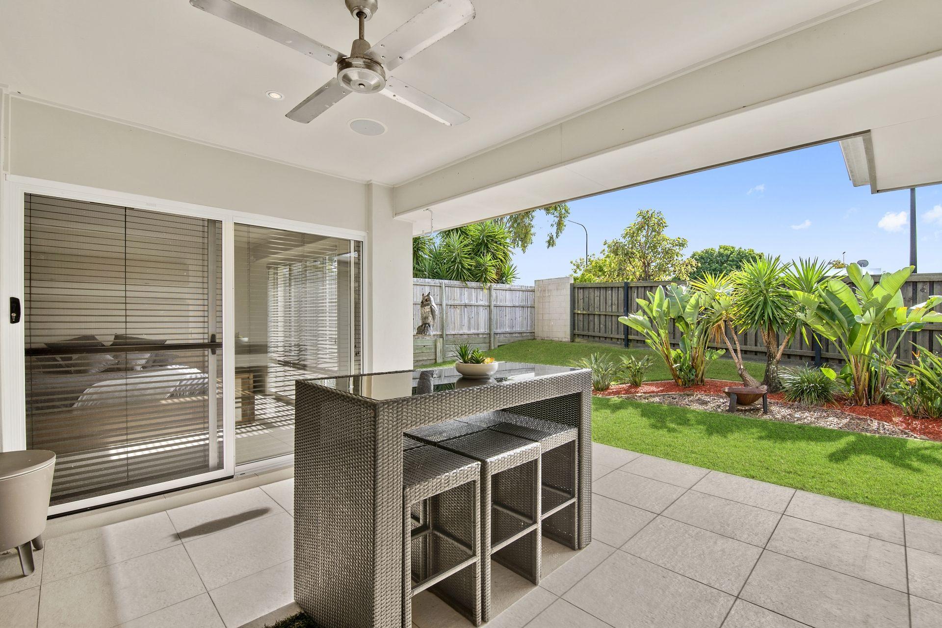 Sophisticated Ex-Display Home offers Spacious, Stylish Living in Highly Convenient Location!