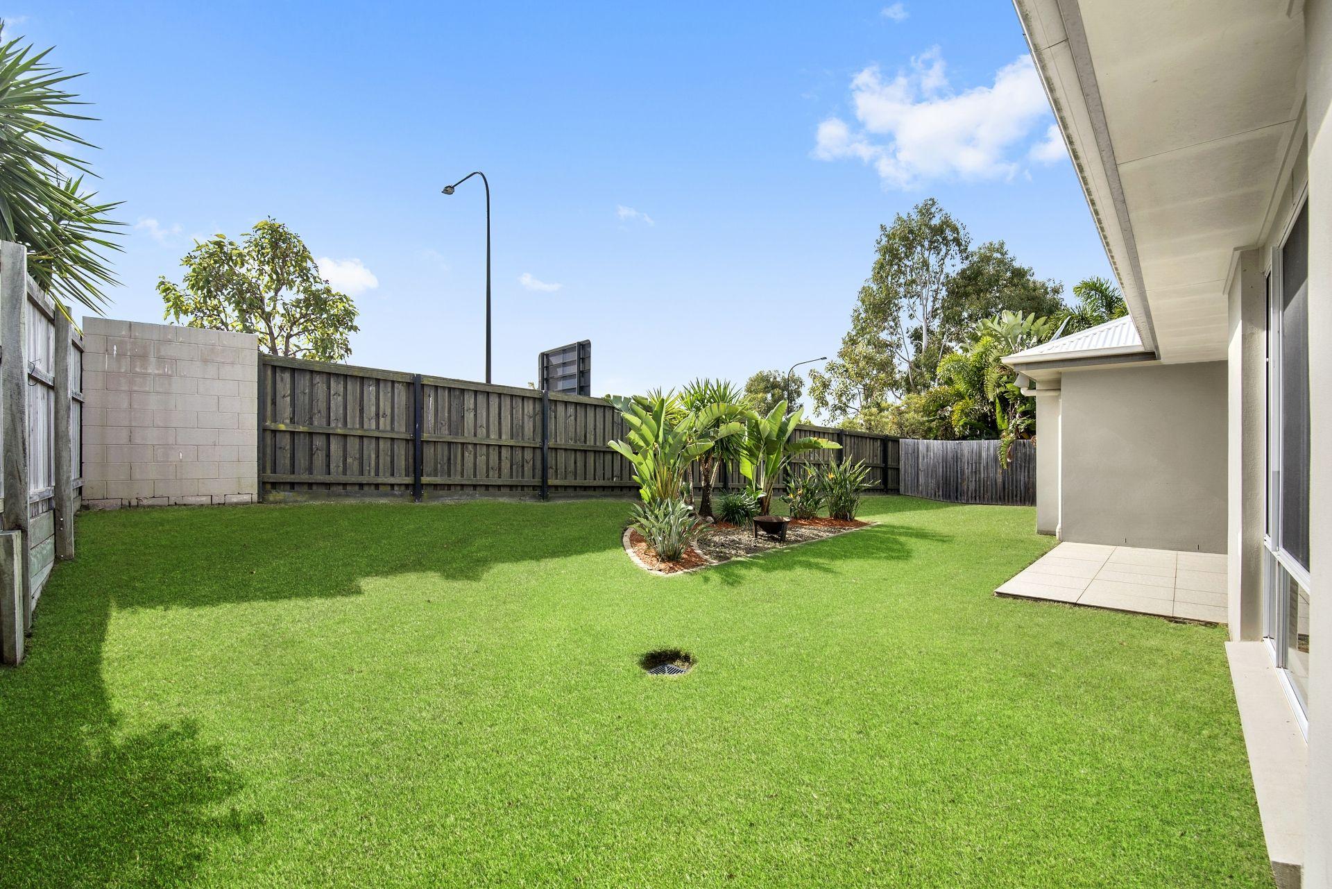 Sophisticated Ex-Display Home offers Spacious, Stylish Living in Highly Convenient Location!