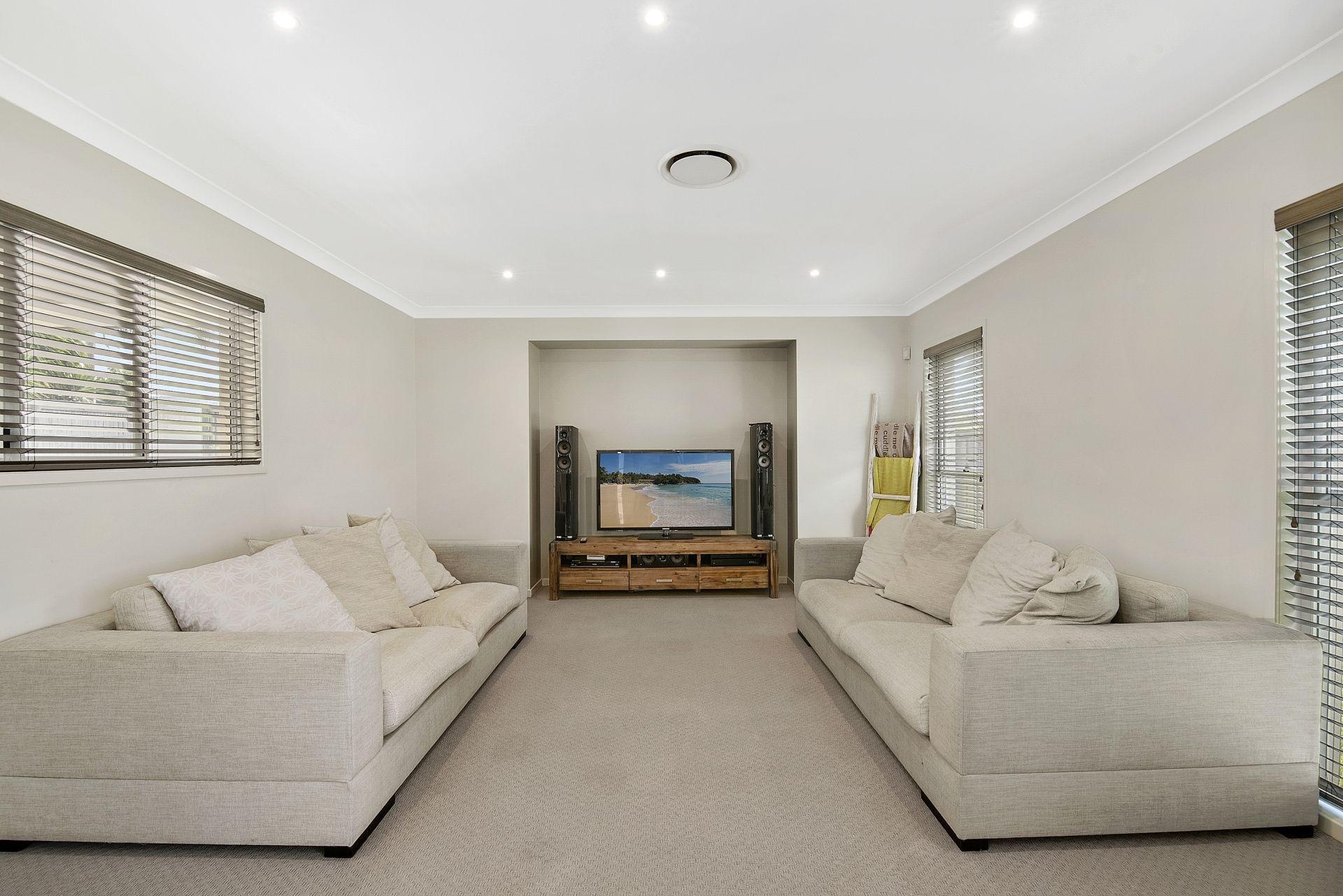 Sophisticated Ex-Display Home offers Spacious, Stylish Living in Highly Convenient Location!