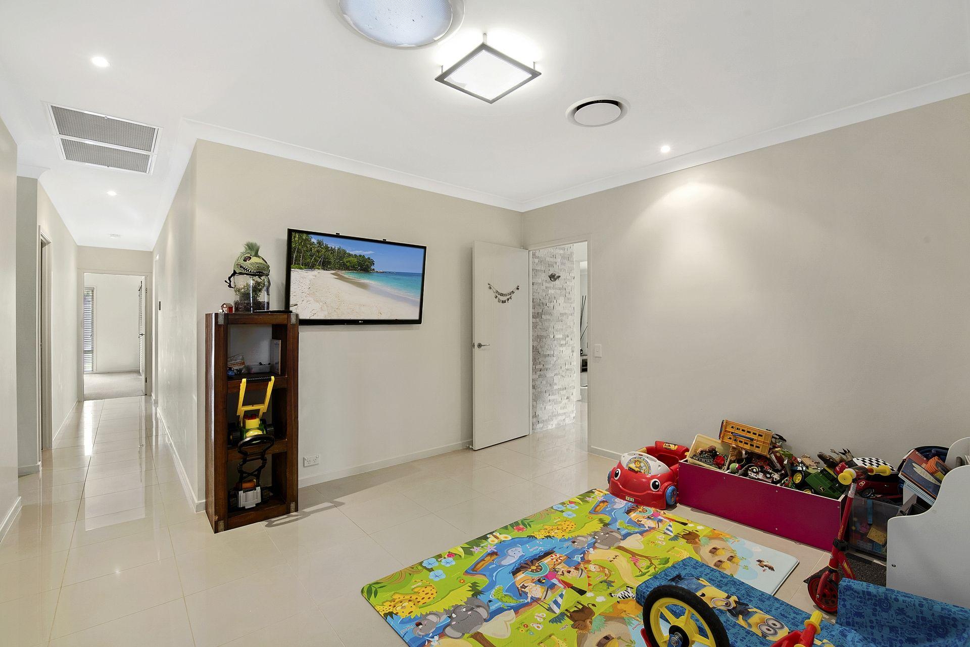 Sophisticated Ex-Display Home offers Spacious, Stylish Living in Highly Convenient Location!