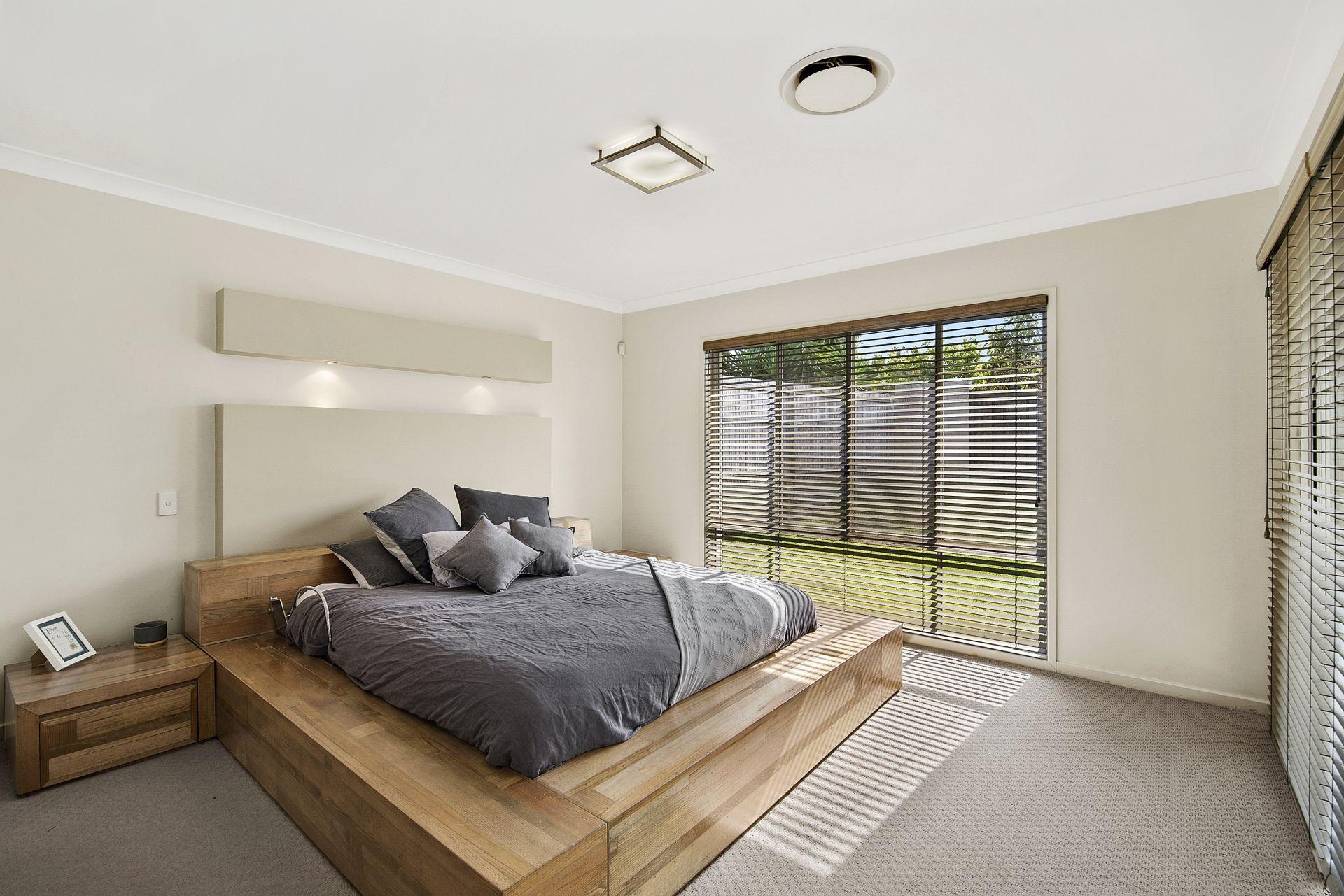 Sophisticated Ex-Display Home offers Spacious, Stylish Living in Highly Convenient Location!