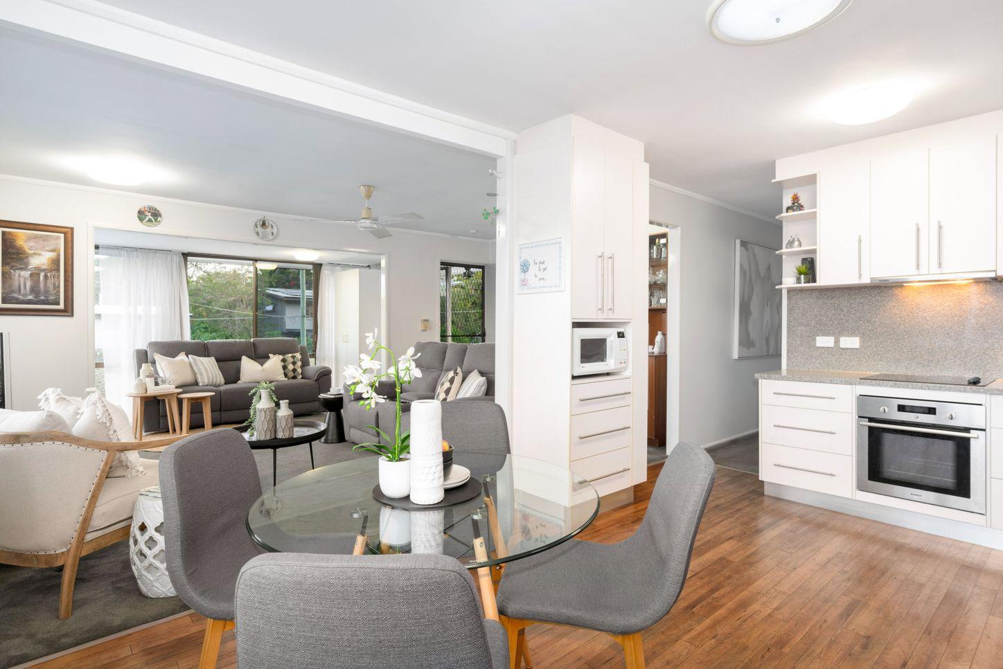 Prop-GPT: House: QLD Arana Hills, QLD 4054 Queensland 4054