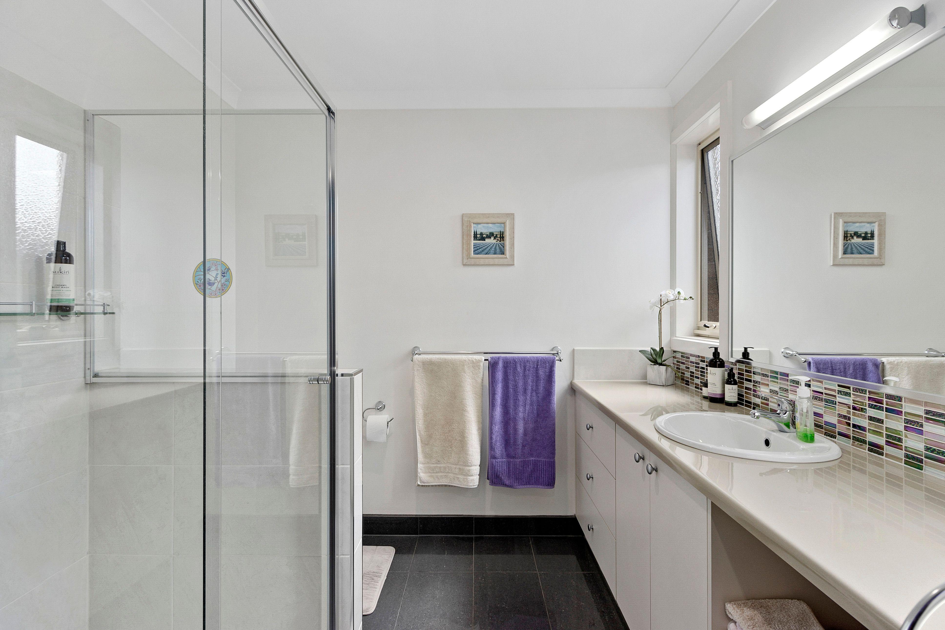 Coastal Comfort: Modern 3-Bedroom Home in Inverloch
