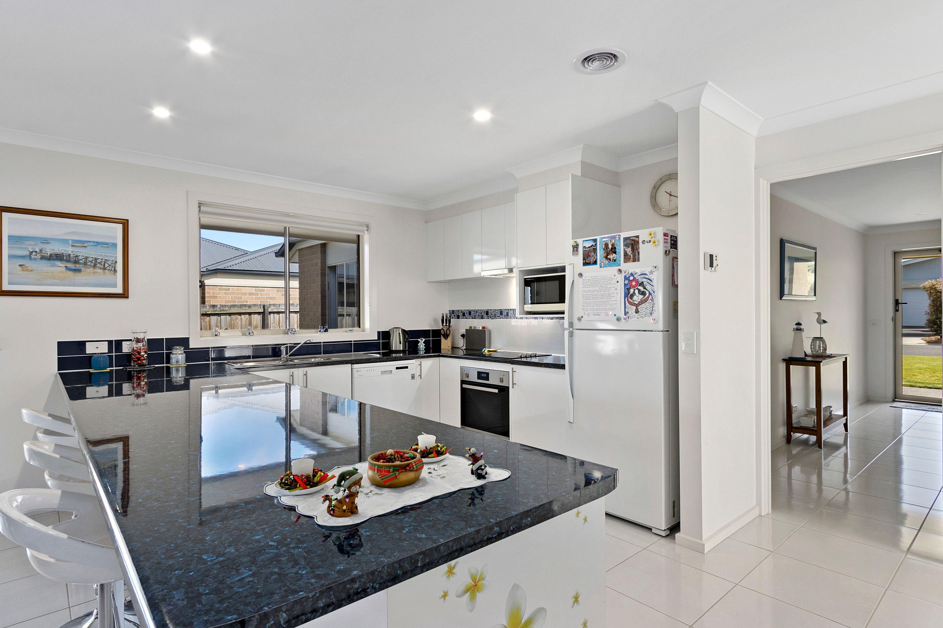 Coastal Comfort: Modern 3-Bedroom Home in Inverloch