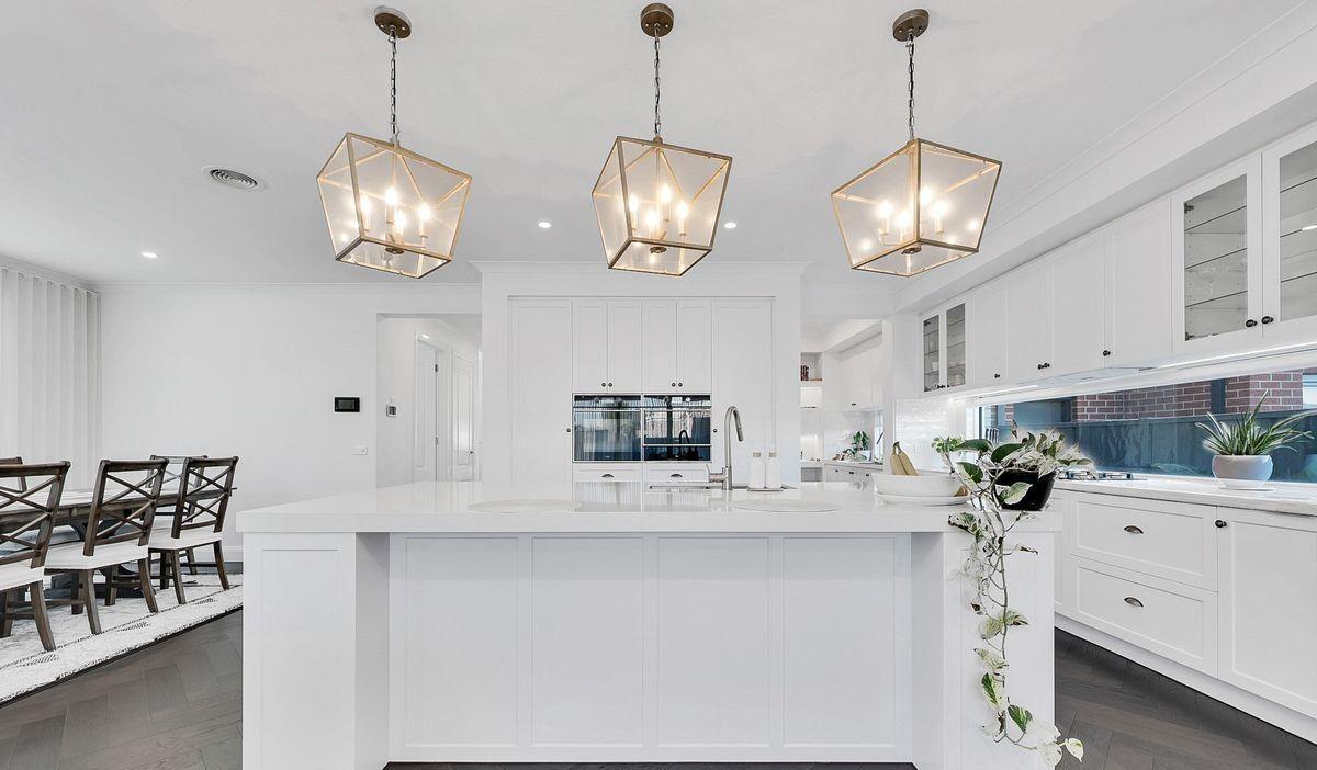 Immaculate Hampton Style 4-Bedroom Home by Metricon / SEMI FURNISHED