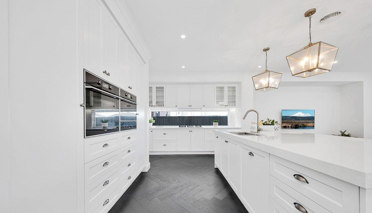 Immaculate Hampton Style 4-Bedroom Home by Metricon / SEMI FURNISHED