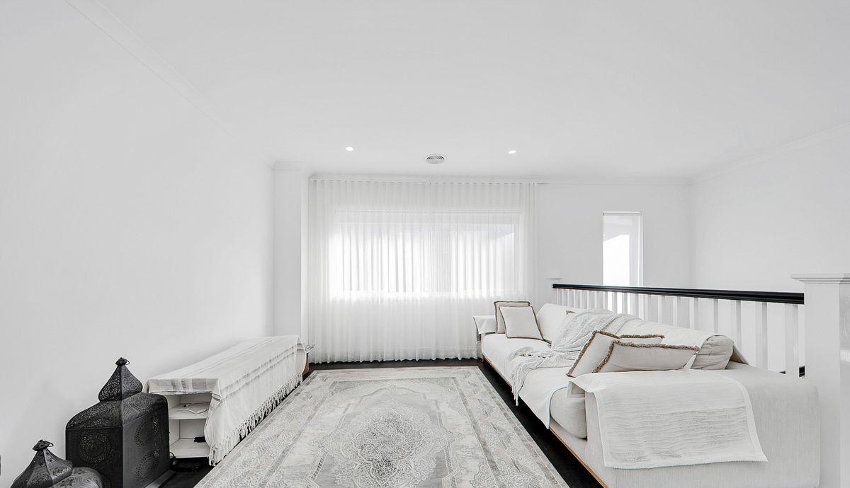 Immaculate Hampton Style 4-Bedroom Home by Metricon / SEMI FURNISHED