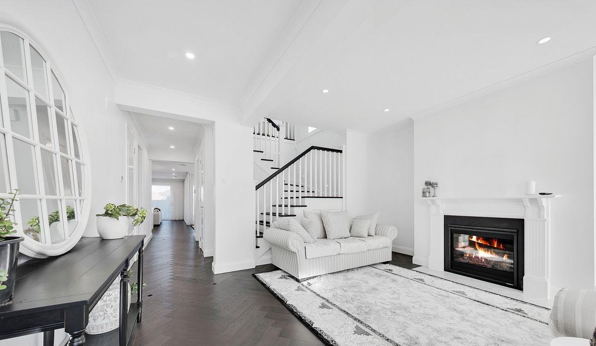 Immaculate Hampton Style 4-Bedroom Home by Metricon / SEMI FURNISHED