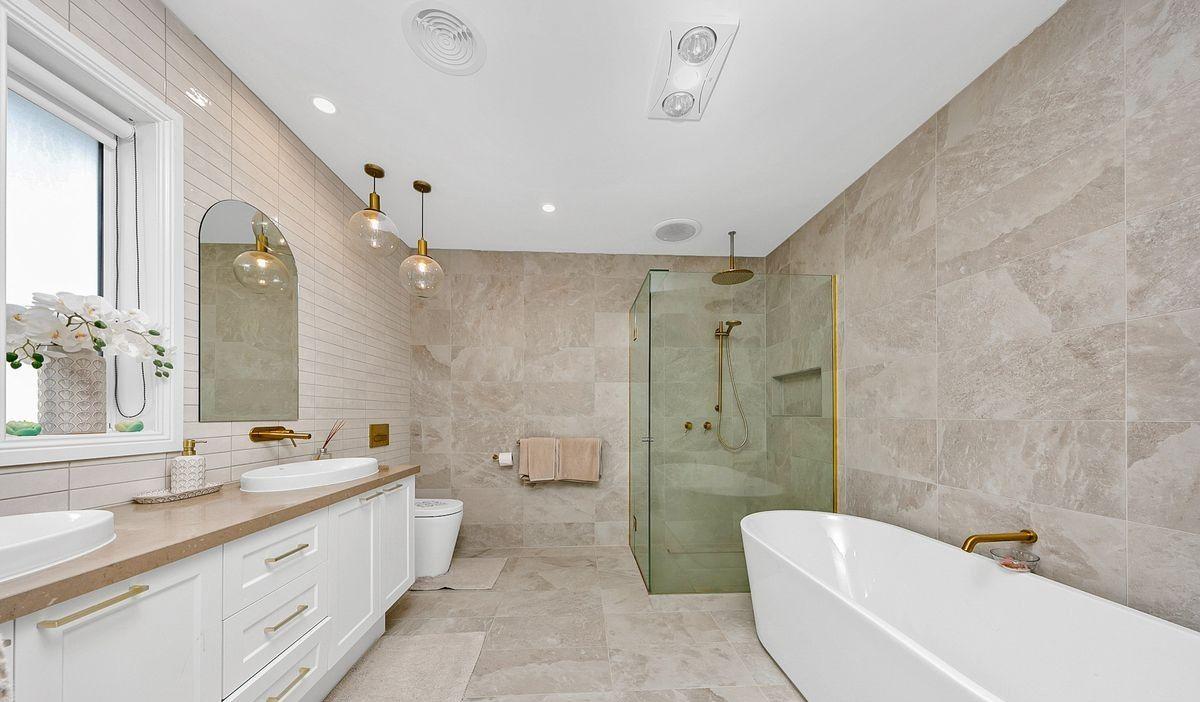 Immaculate Hampton Style 4-Bedroom Home by Metricon / SEMI FURNISHED