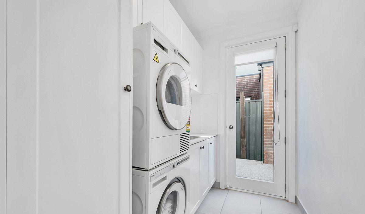 Immaculate Hampton Style 4-Bedroom Home by Metricon / SEMI FURNISHED