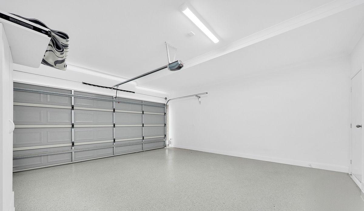 Immaculate Hampton Style 4-Bedroom Home by Metricon / SEMI FURNISHED