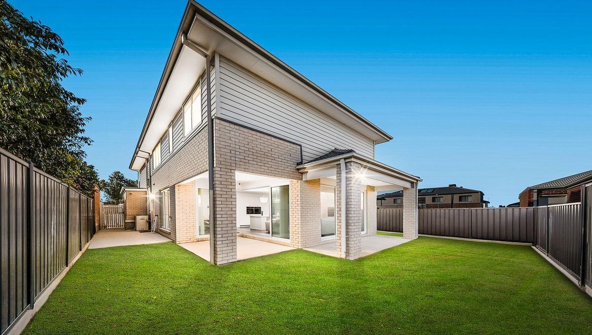 Immaculate Hampton Style 4-Bedroom Home by Metricon / SEMI FURNISHED