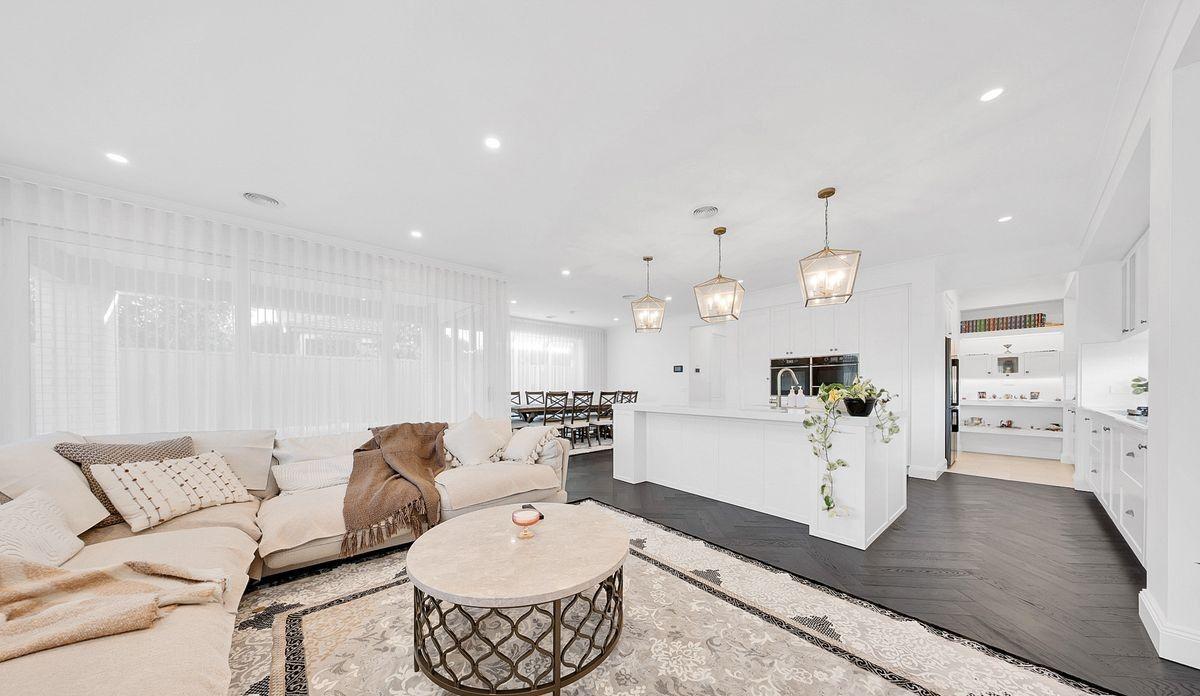 Immaculate Hampton Style 4-Bedroom Home by Metricon / SEMI FURNISHED