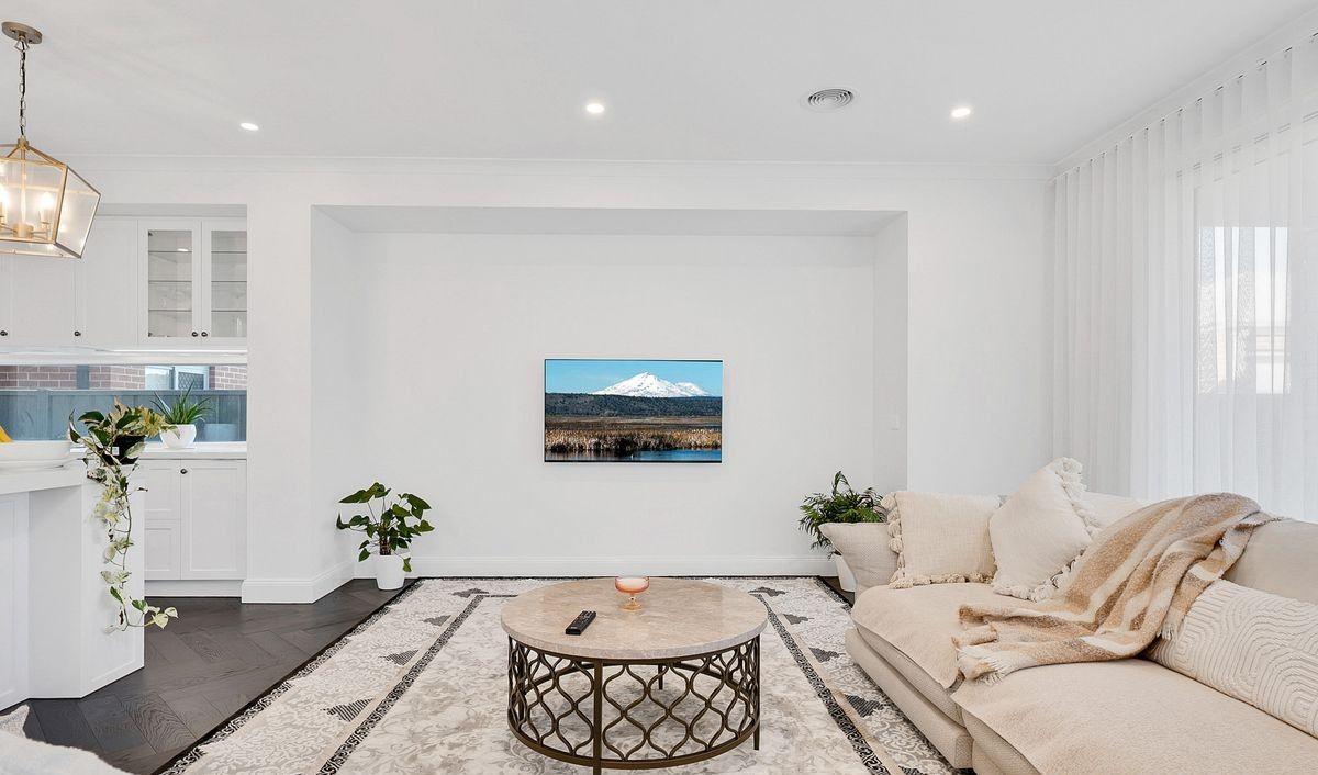 Immaculate Hampton Style 4-Bedroom Home by Metricon / SEMI FURNISHED