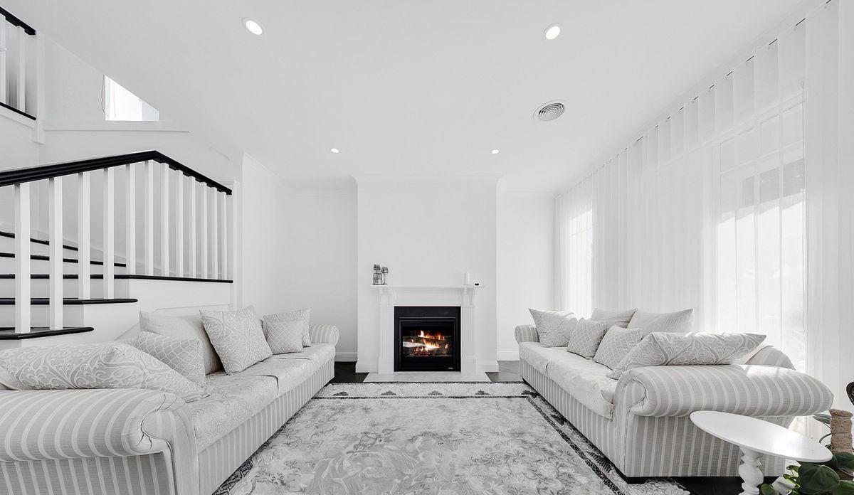 Immaculate Hampton Style 4-Bedroom Home by Metricon / SEMI FURNISHED