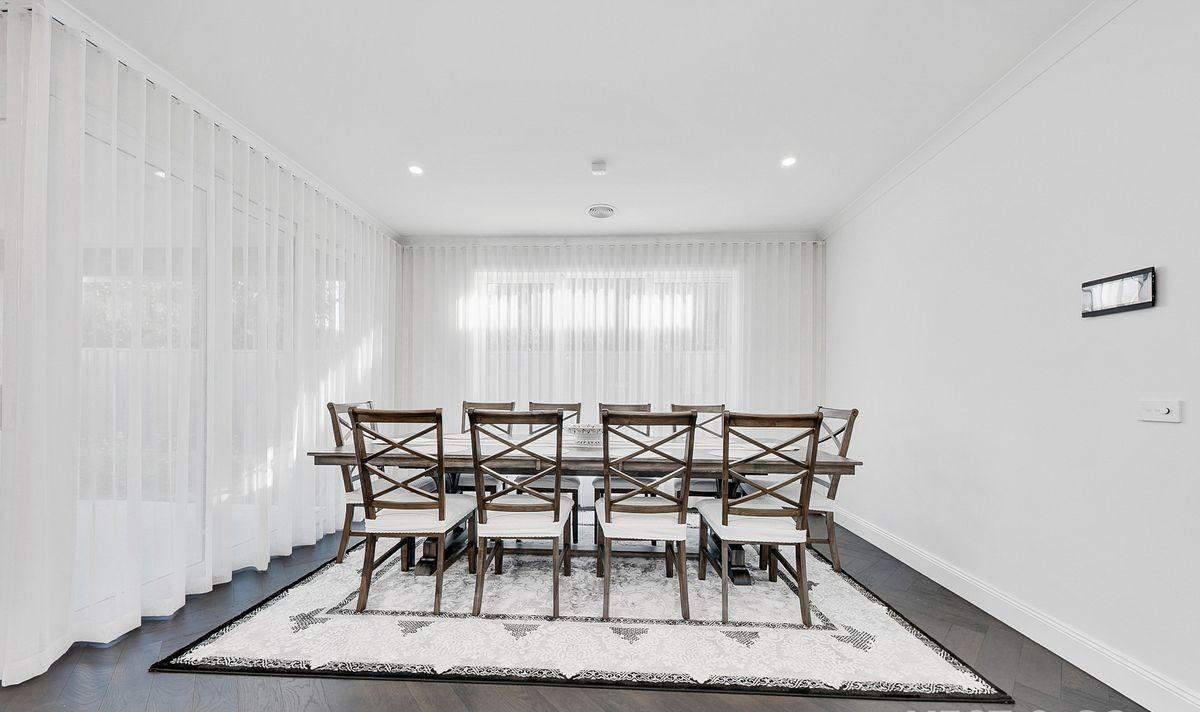 Immaculate Hampton Style 4-Bedroom Home by Metricon / SEMI FURNISHED