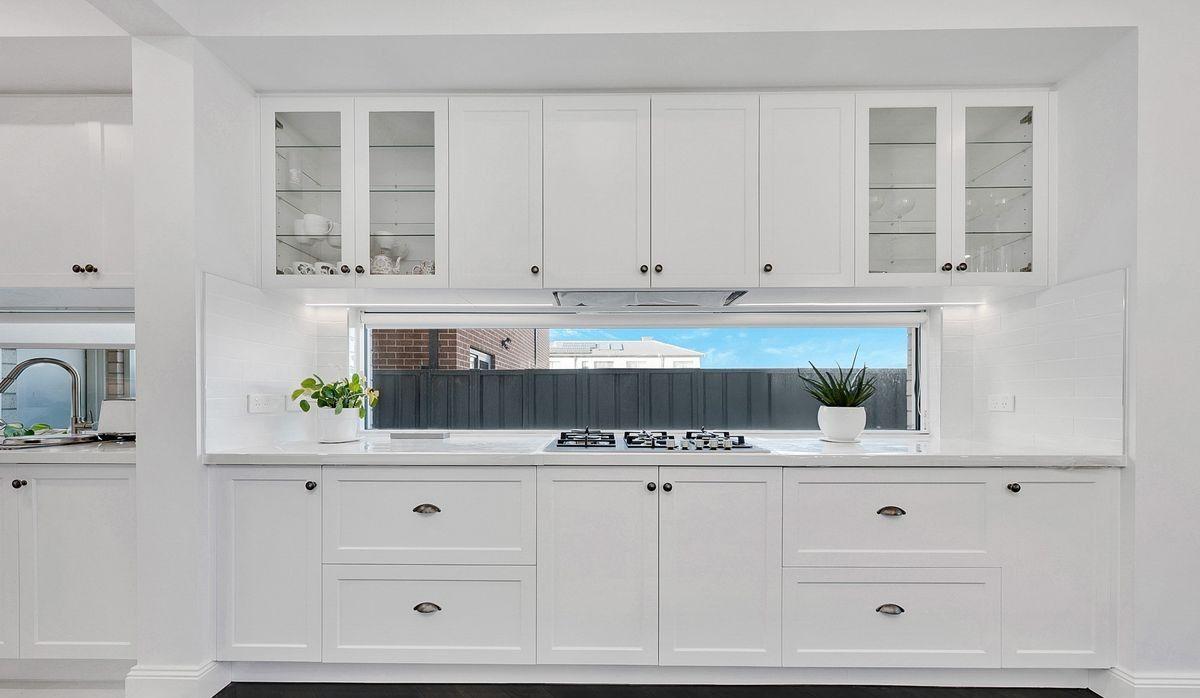 Immaculate Hampton Style 4-Bedroom Home by Metricon / SEMI FURNISHED