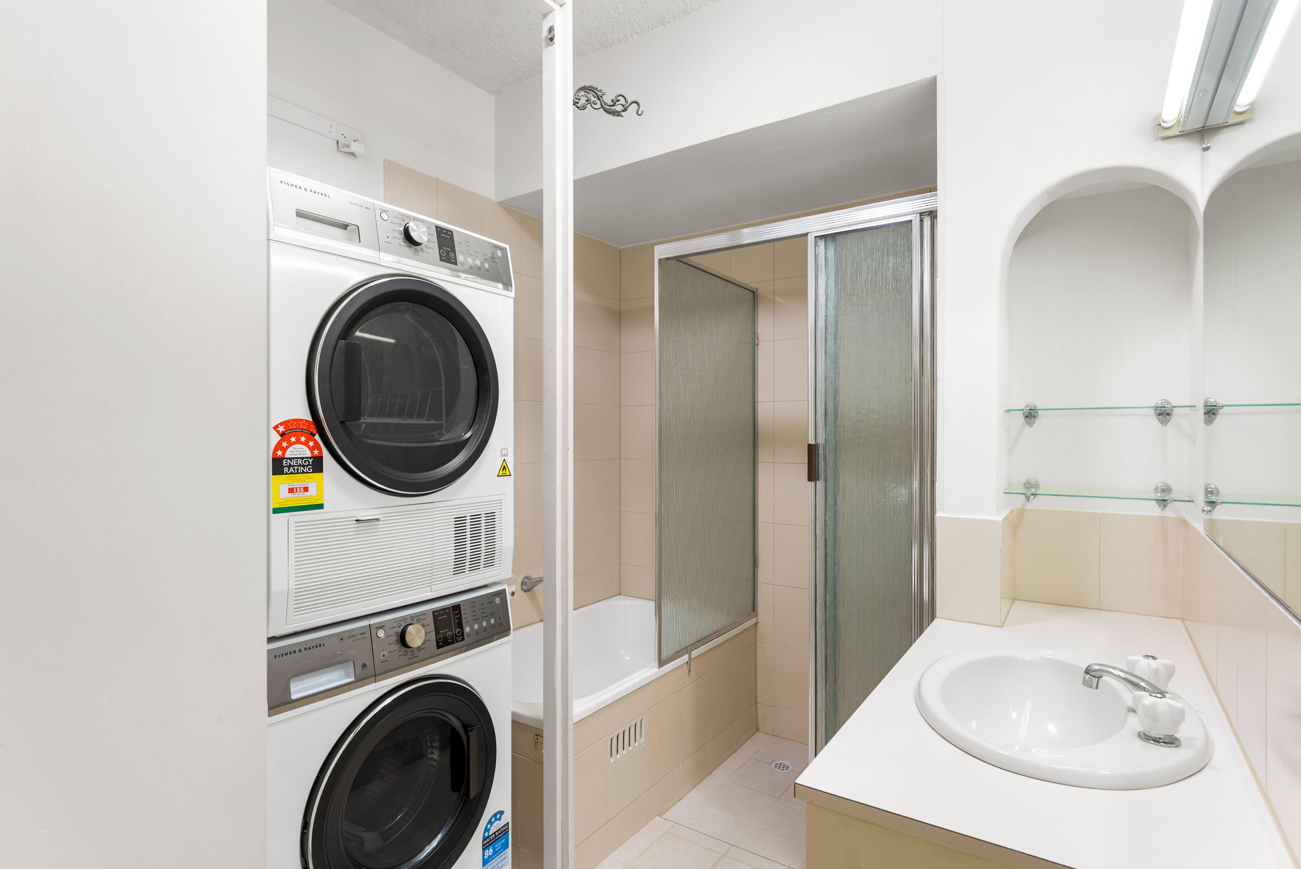 Stunning Esplanade Apartment with Spectacular Coastal View's