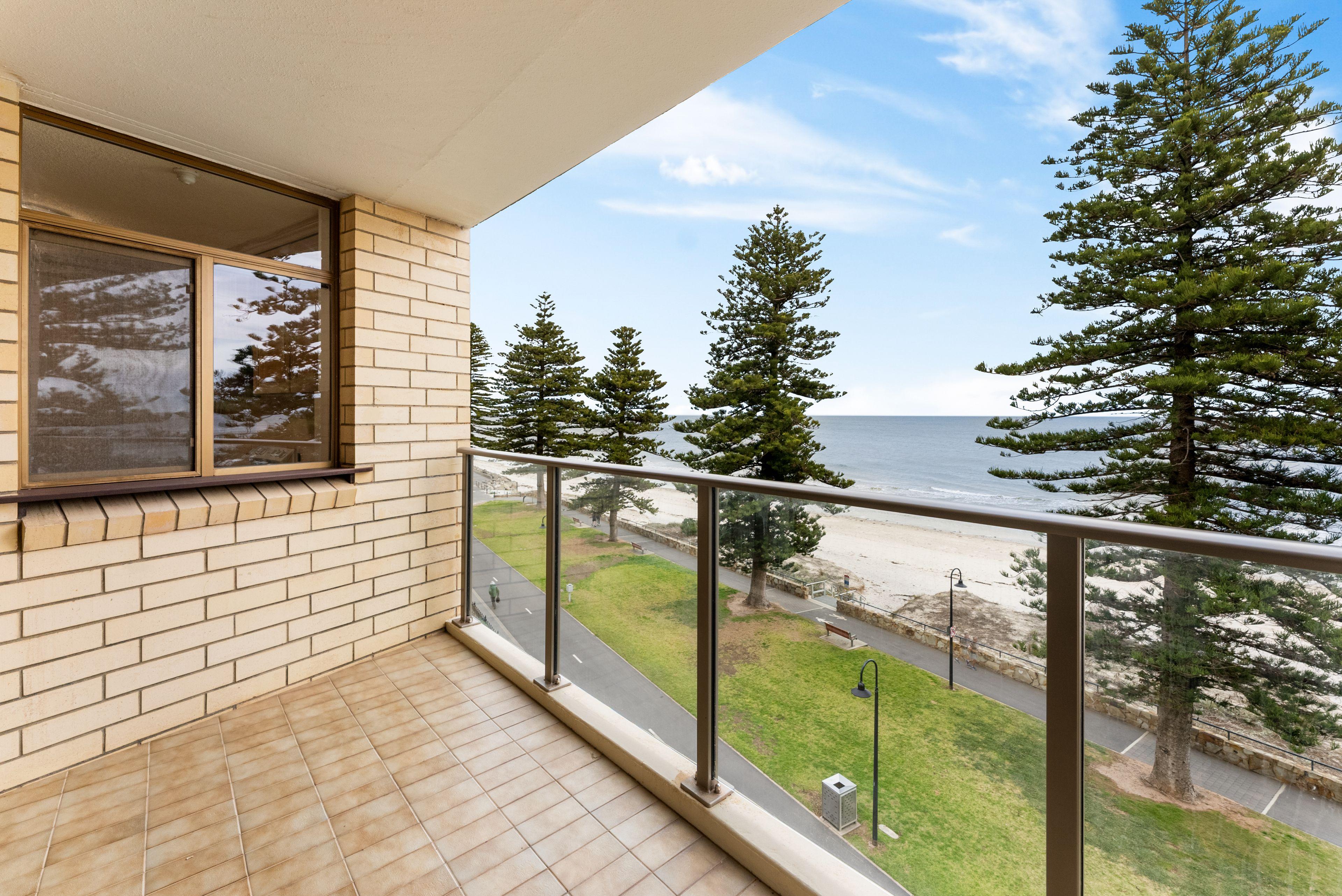 Stunning Esplanade Apartment with Spectacular Coastal View's