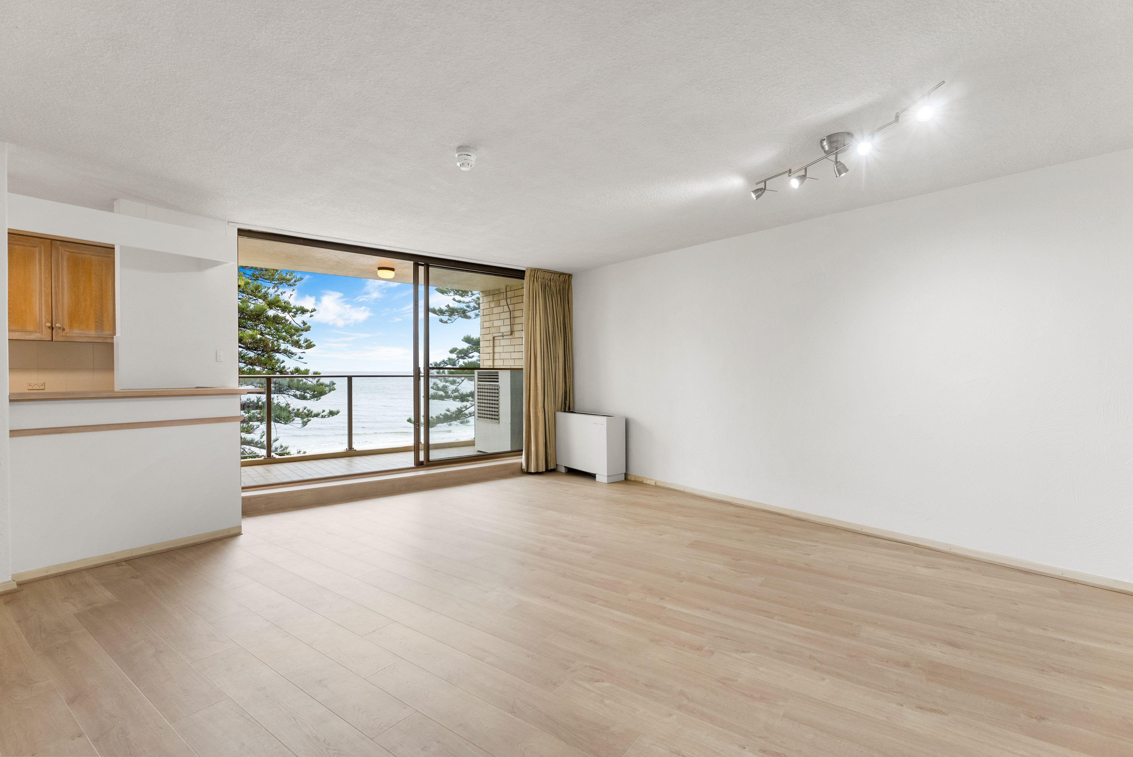 Stunning Esplanade Apartment with Spectacular Coastal View's