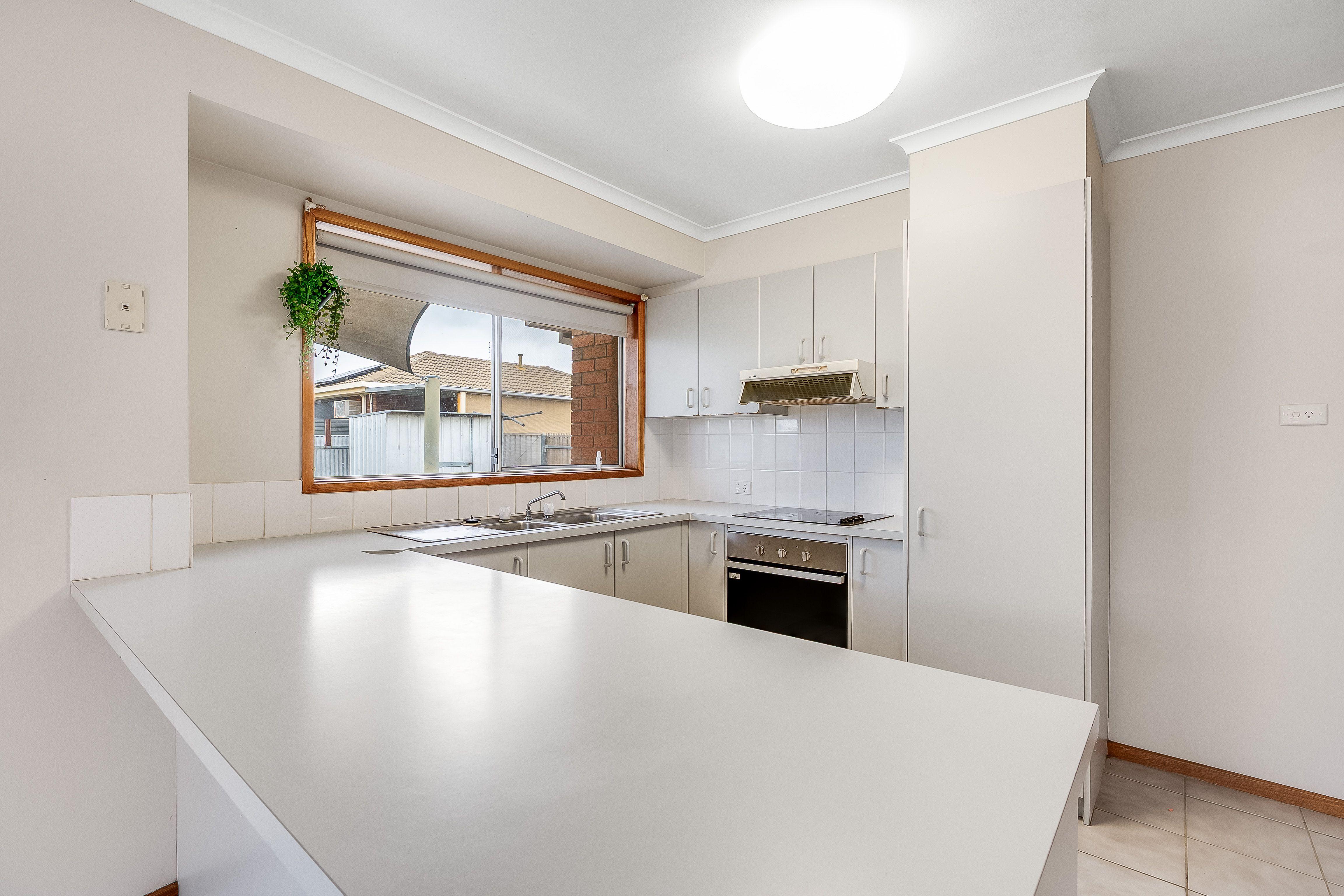 LOCATION LOCATION LOCATION!!  2 MINS DRIVE TO LATROBE UNIVERSITY