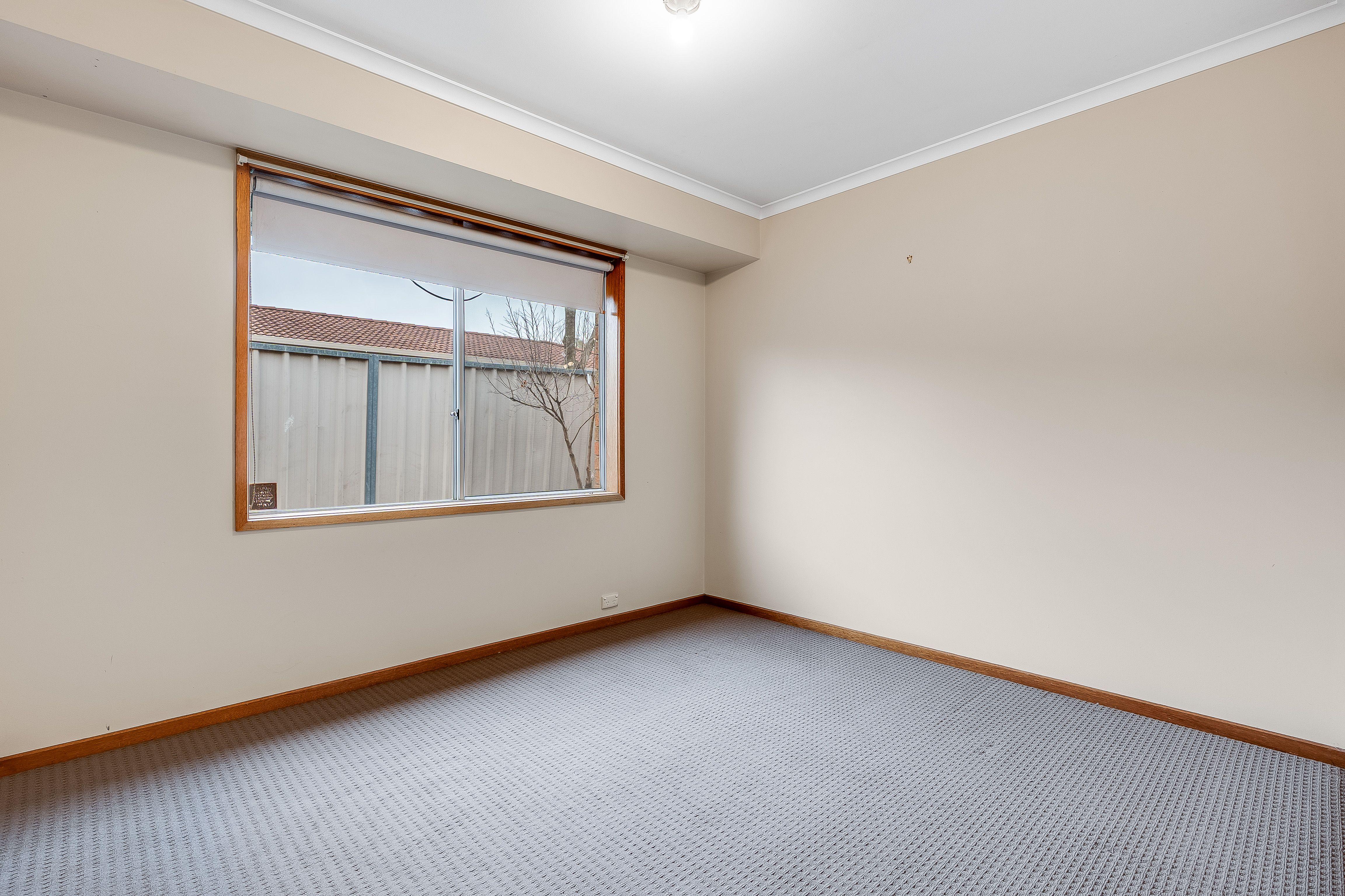 LOCATION LOCATION LOCATION!!  2 MINS DRIVE TO LATROBE UNIVERSITY