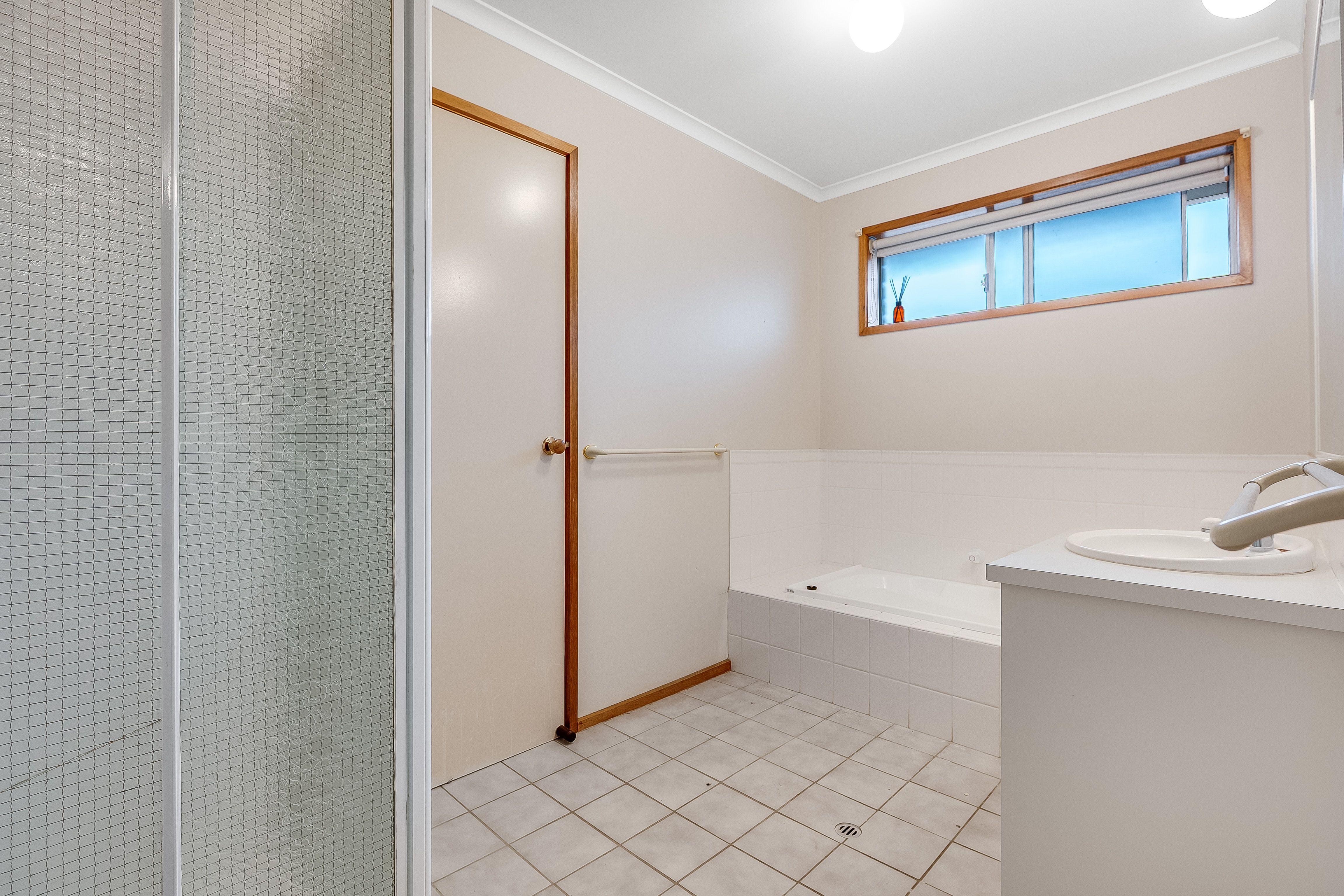 LOCATION LOCATION LOCATION!!  2 MINS DRIVE TO LATROBE UNIVERSITY