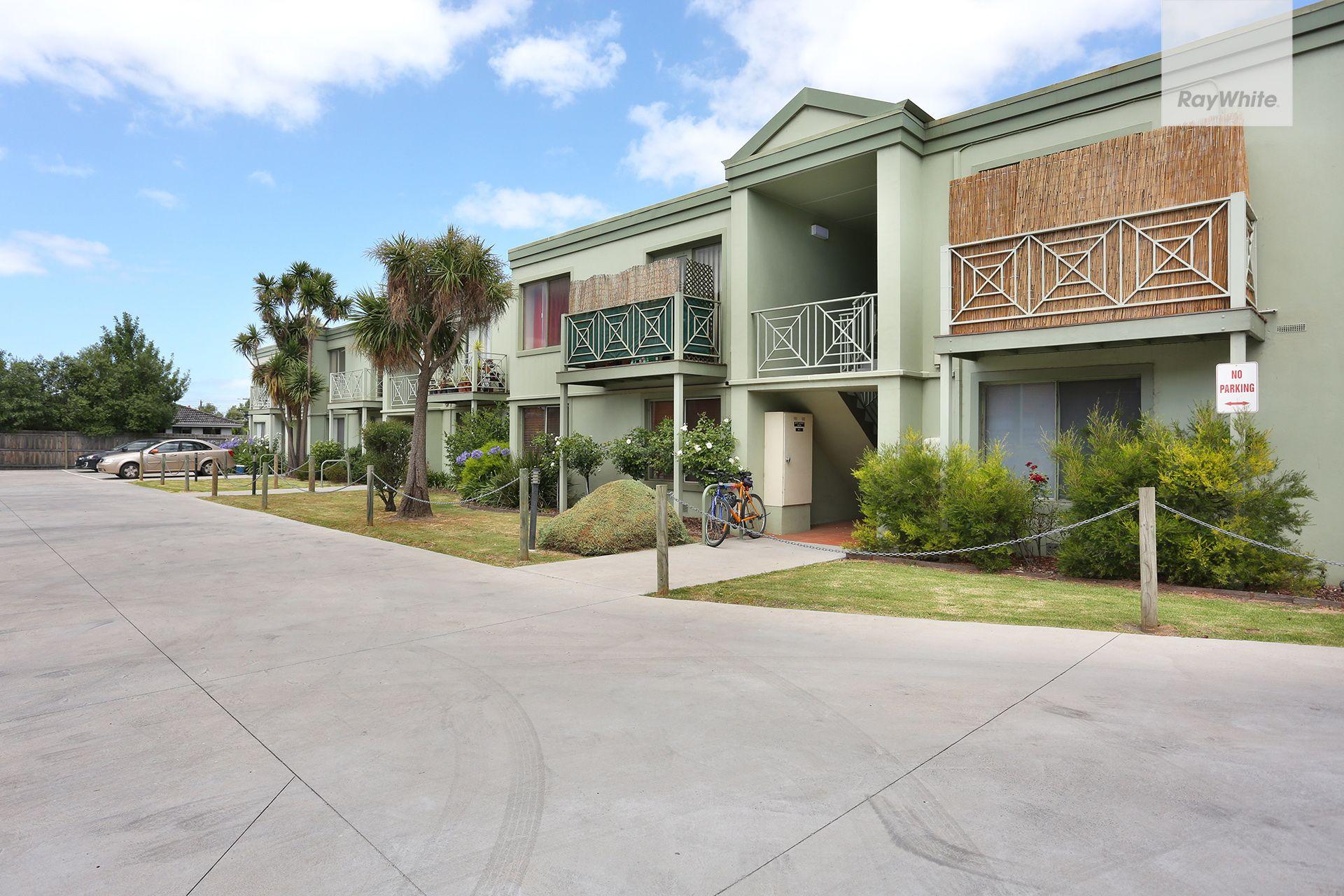 Ground Floor Convenience. Large Private Courtyard