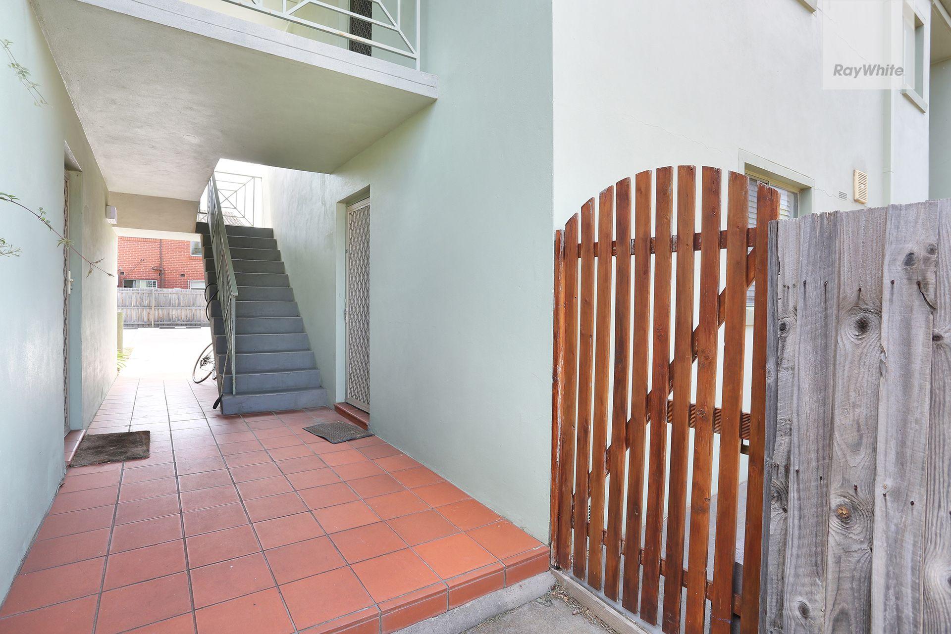 Ground Floor Convenience. Large Private Courtyard