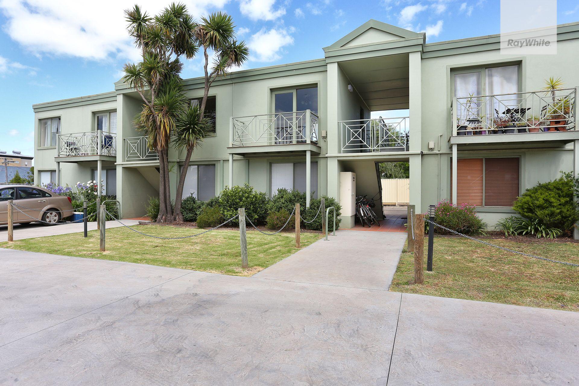 Ground Floor Convenience. Large Private Courtyard