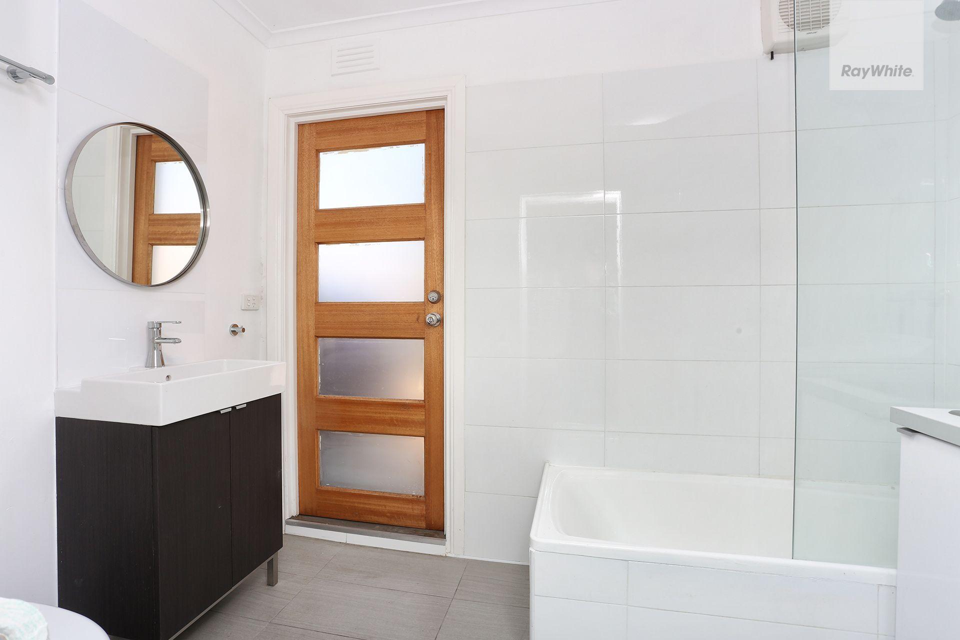 Ground Floor Convenience. Large Private Courtyard