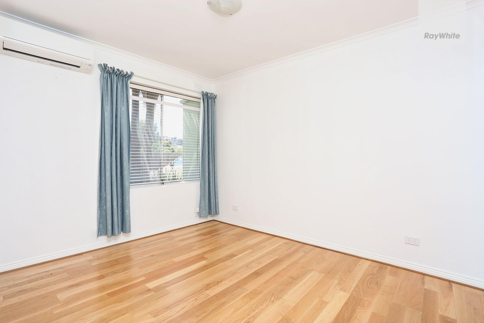 Ground Floor Convenience. Large Private Courtyard