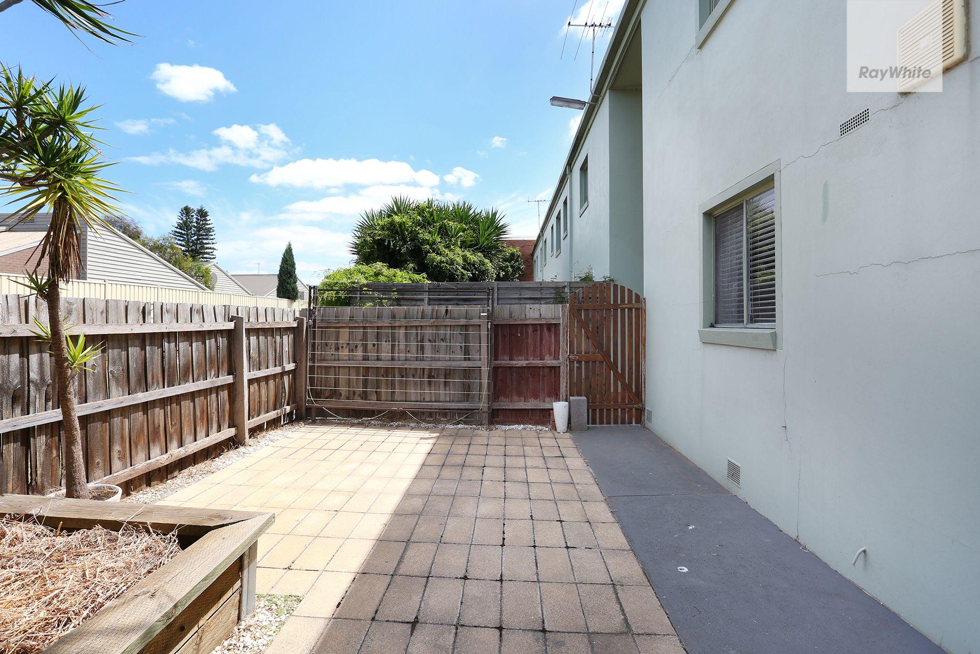 Ground Floor Convenience. Large Private Courtyard