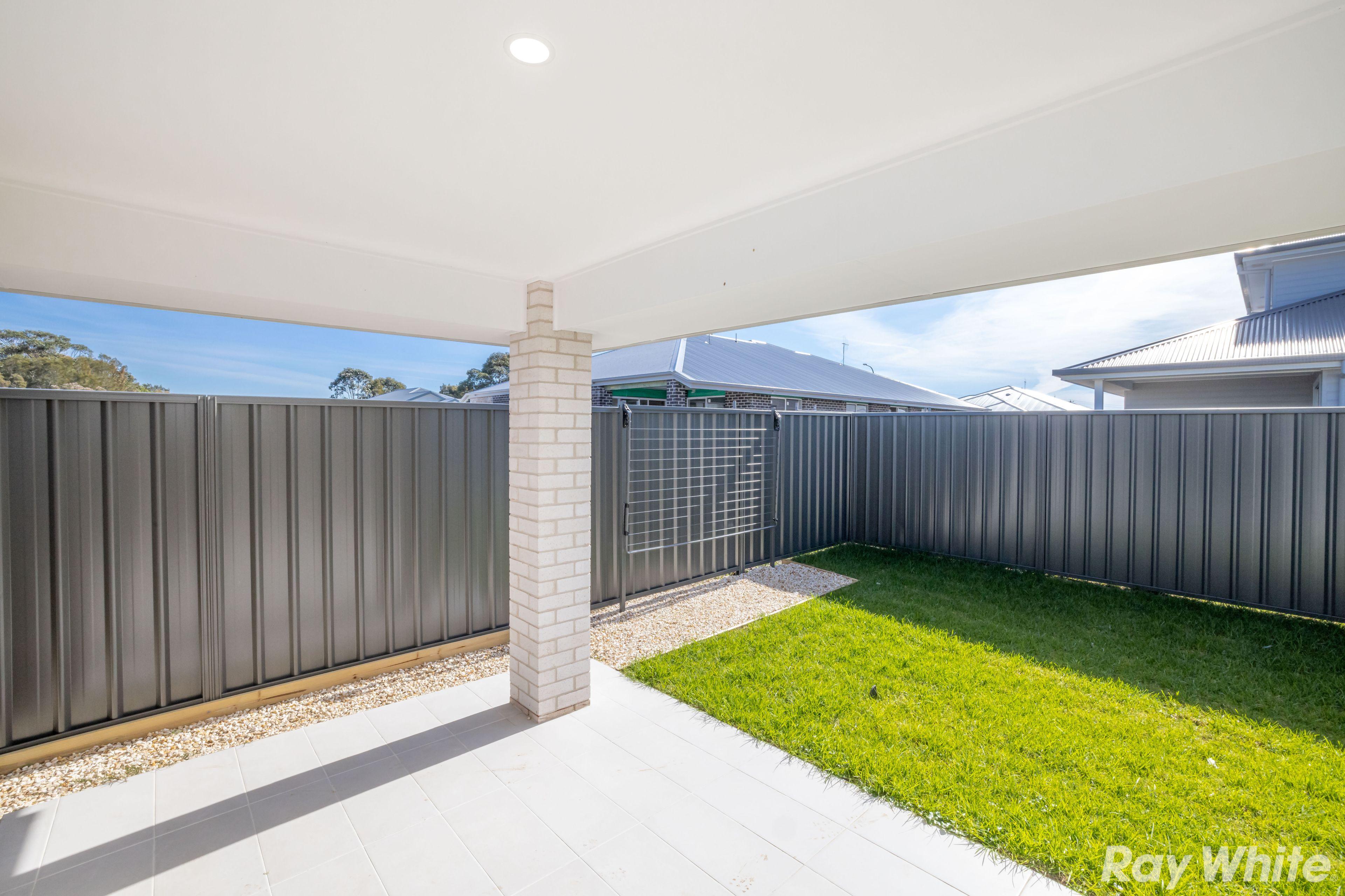 4 BEDROOM HOME IN QUIET STREET!!