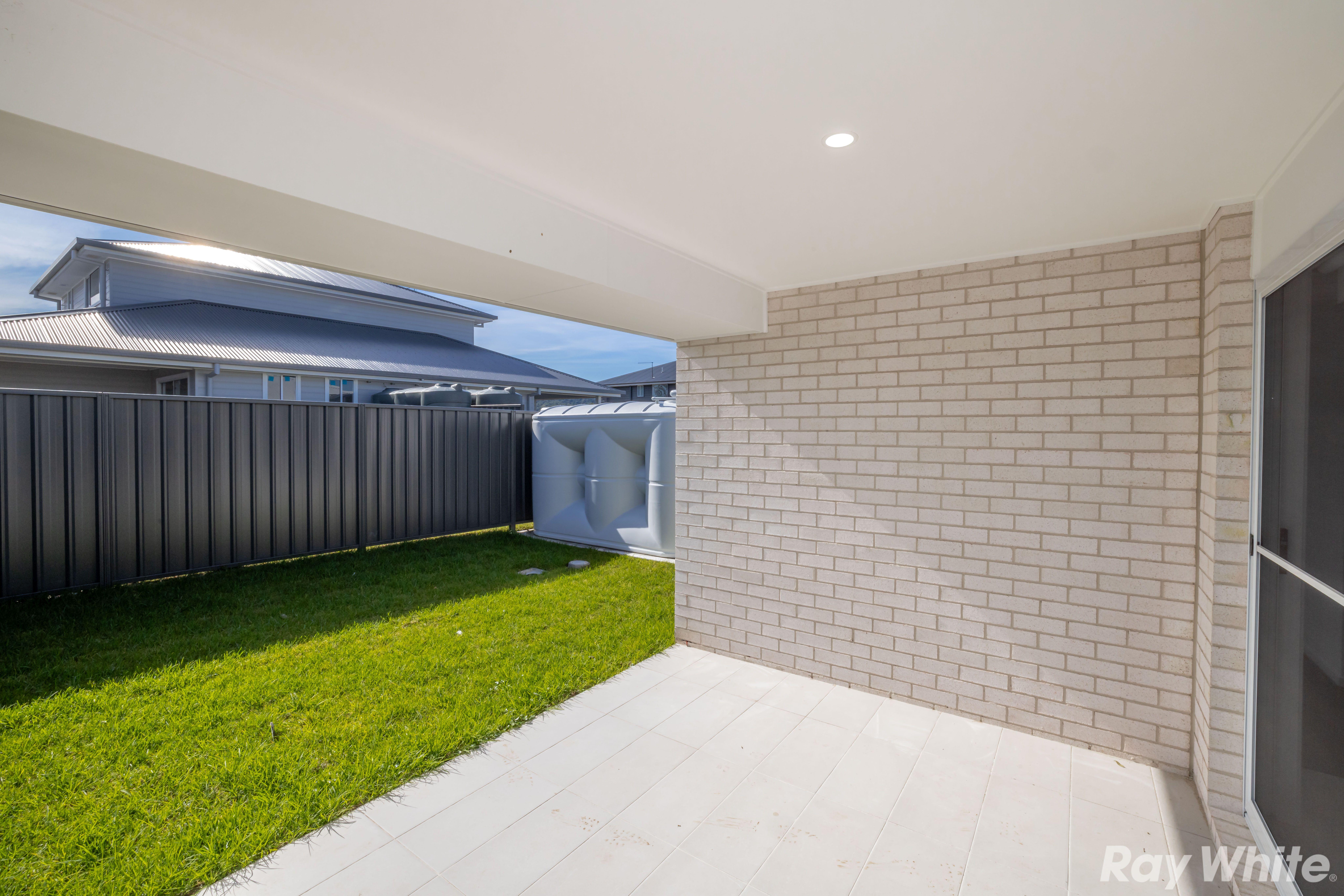4 BEDROOM HOME IN QUIET STREET!!