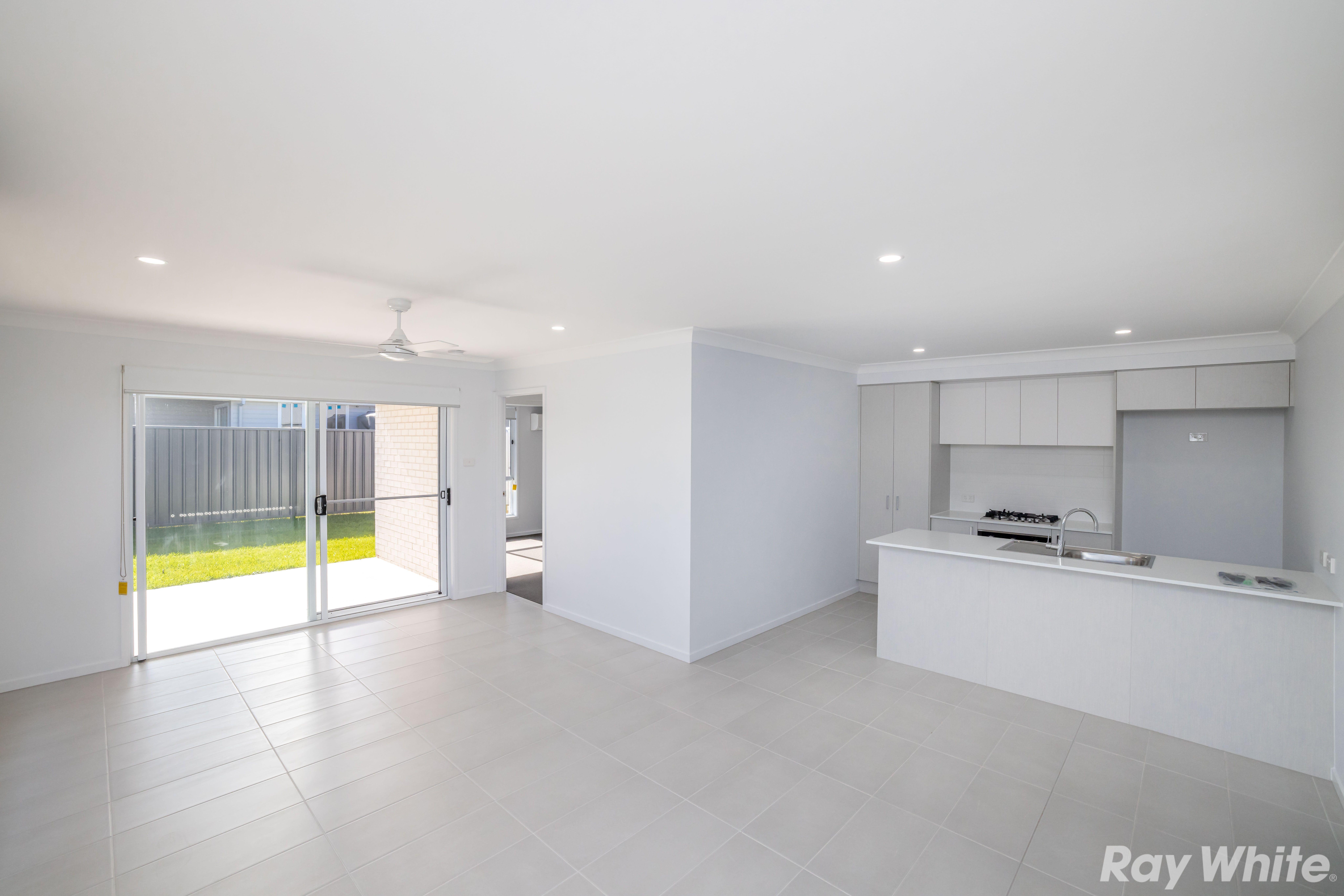 4 BEDROOM HOME IN QUIET STREET!!