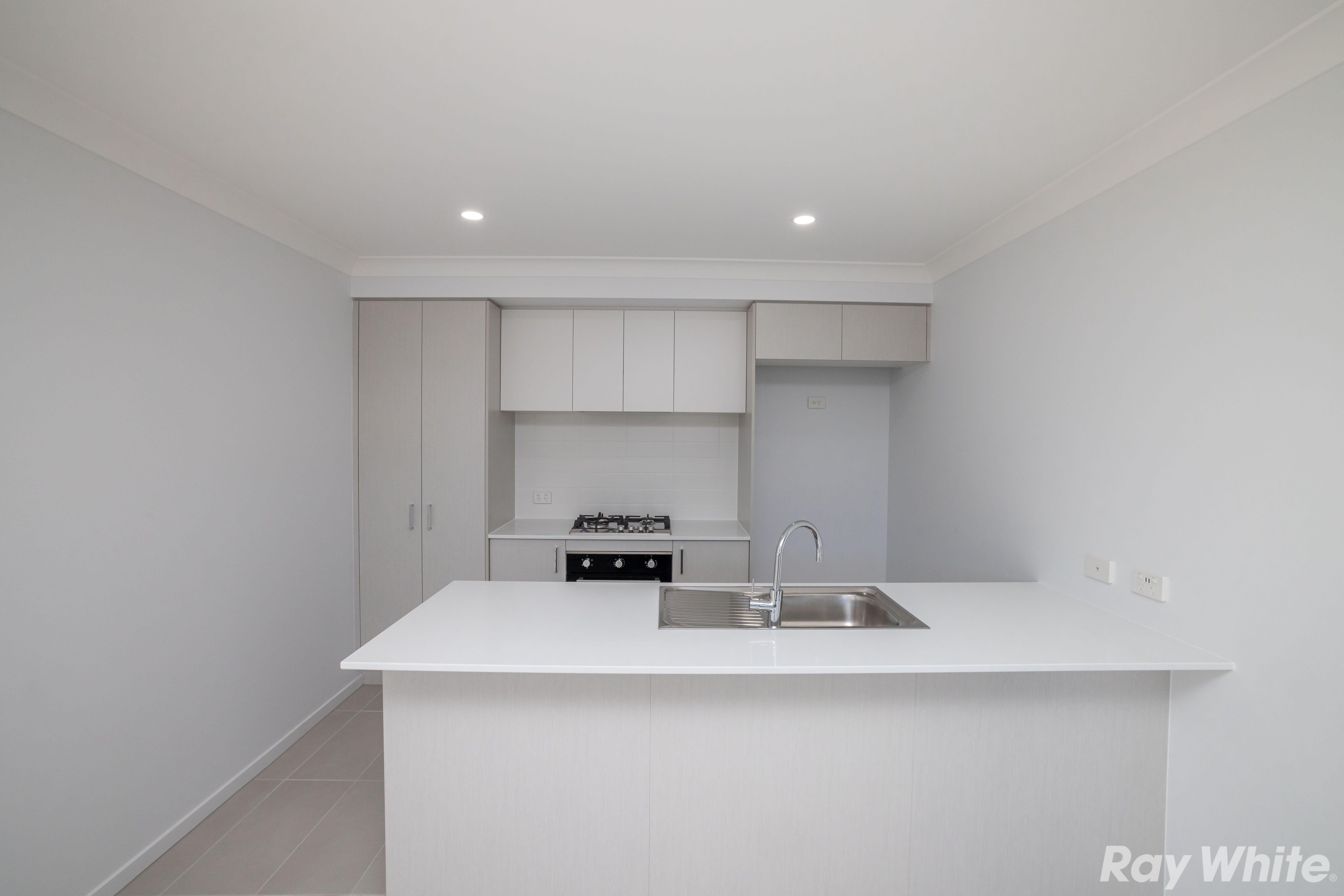 4 BEDROOM HOME IN QUIET STREET!!
