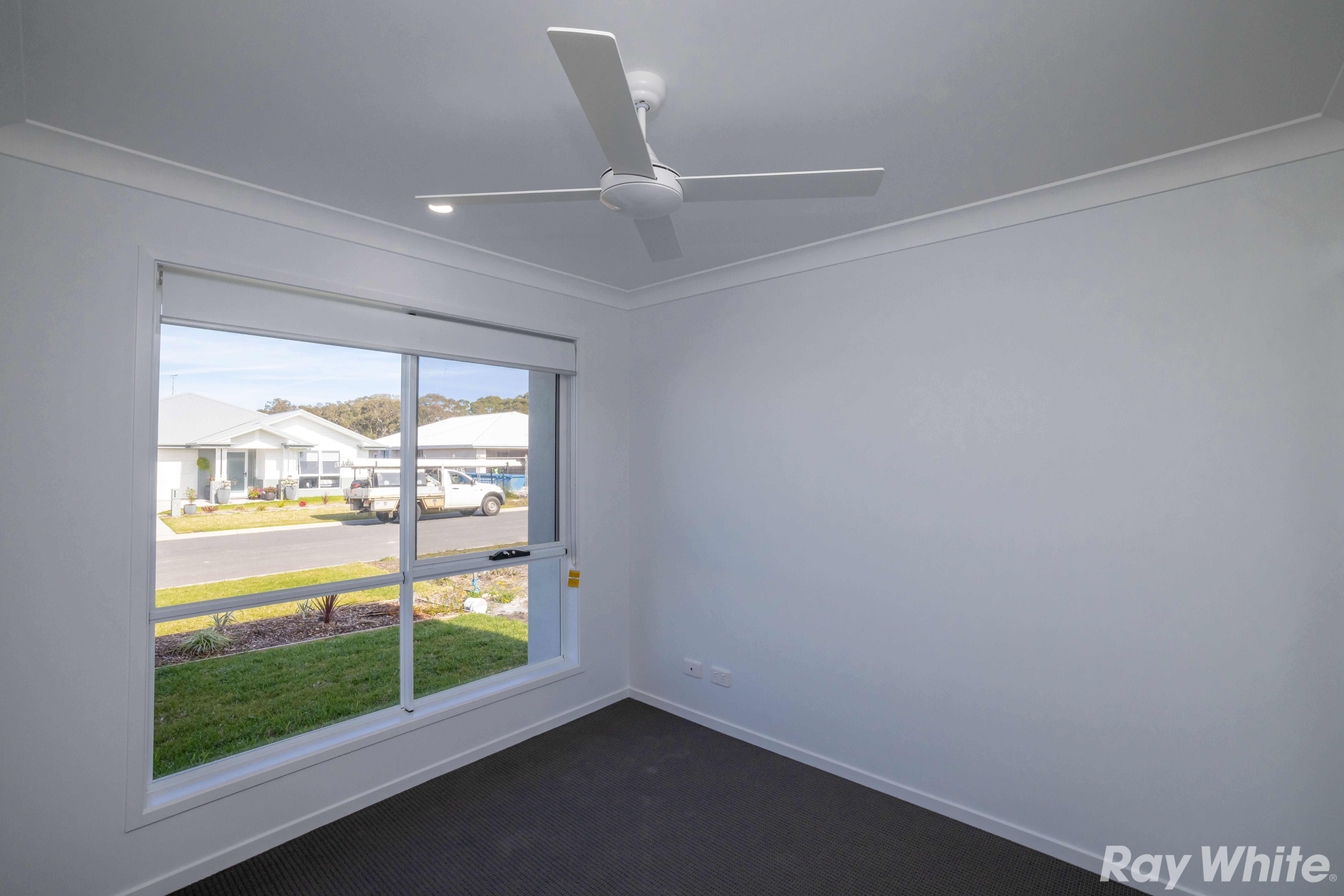 4 BEDROOM HOME IN QUIET STREET!!