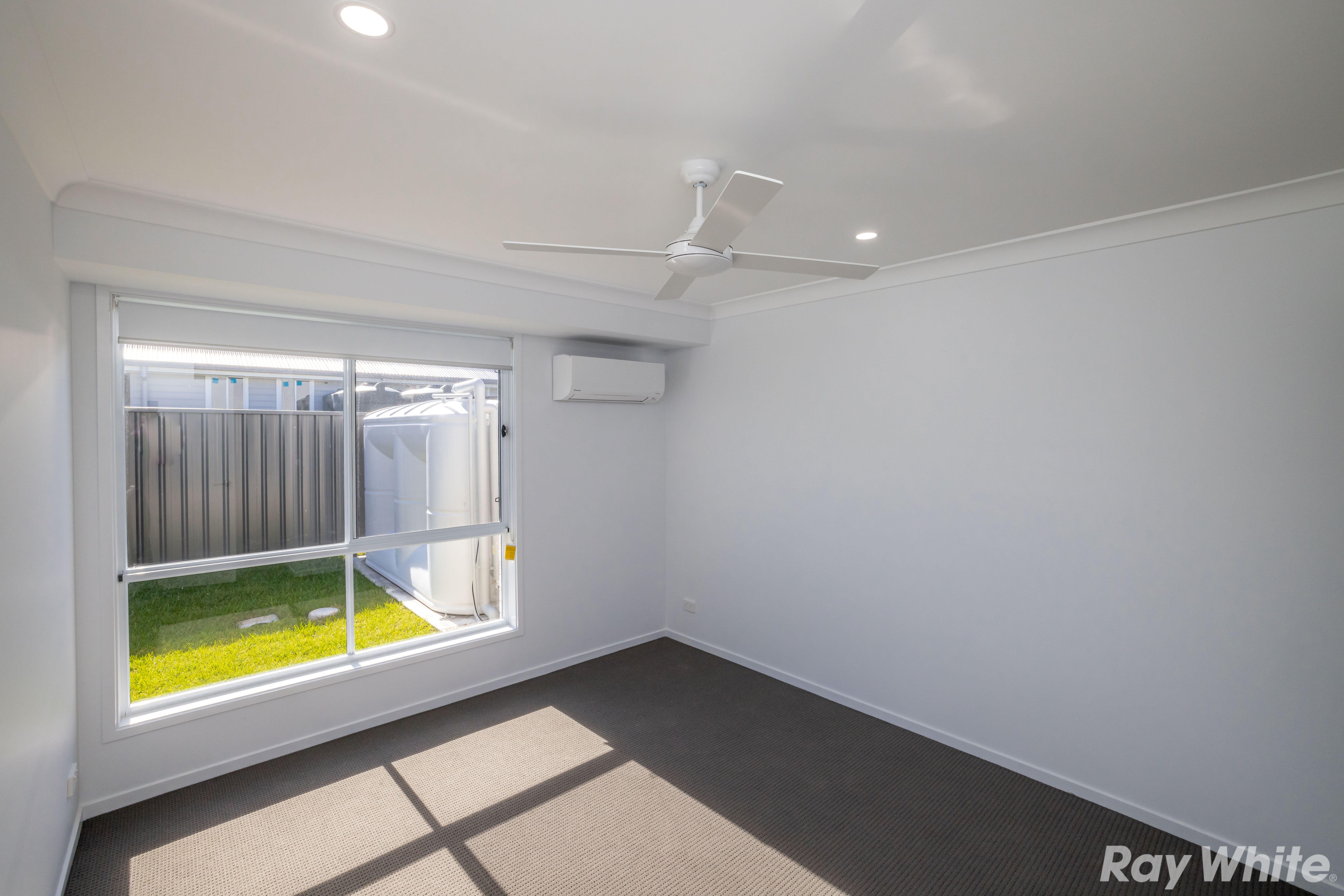 4 BEDROOM HOME IN QUIET STREET!!