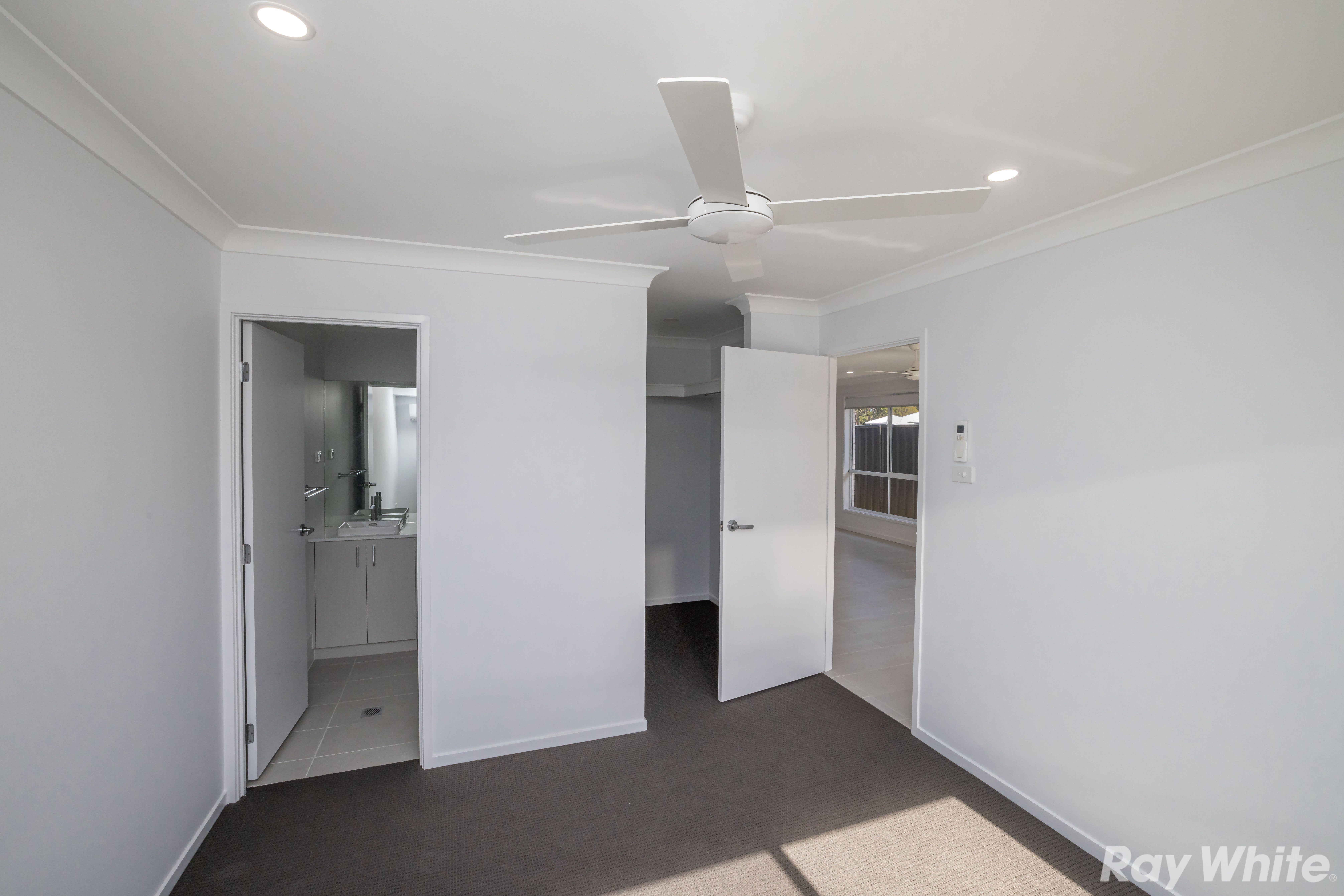 4 BEDROOM HOME IN QUIET STREET!!