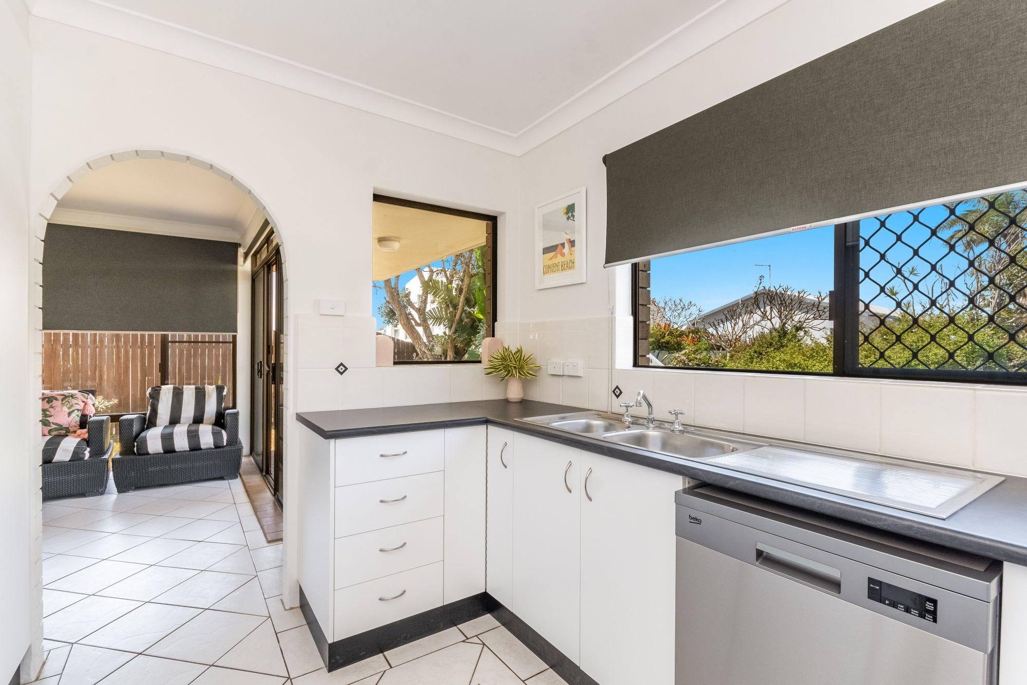 BESIDE THE SEASIDE - FURNISHED APARTMENT