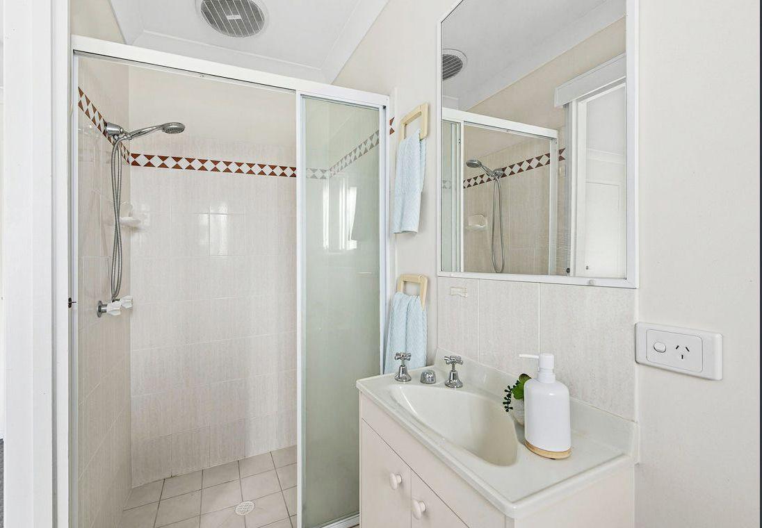 Double School Catchments!  A Family Friendly House Located In Quiet And Convenient Location!