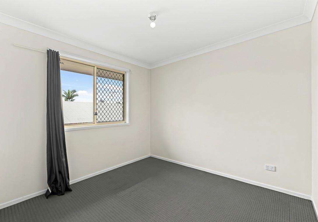 Double School Catchments!  A Family Friendly House Located In Quiet And Convenient Location!