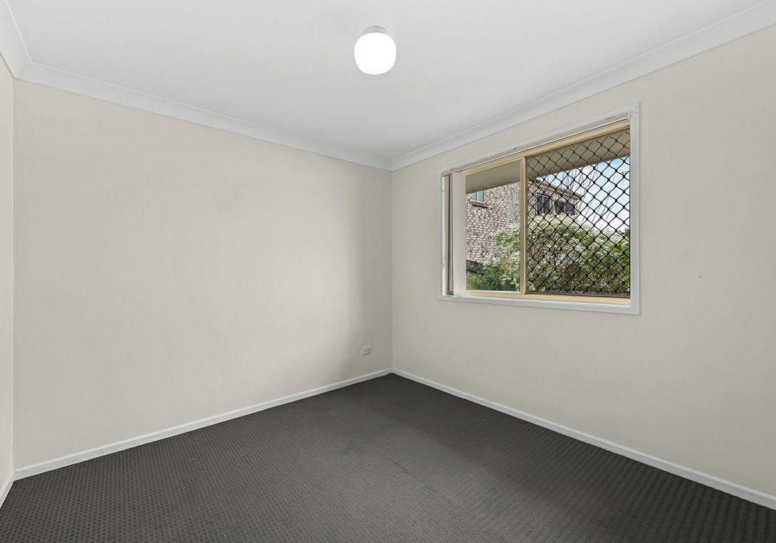 Double School Catchments!  A Family Friendly House Located In Quiet And Convenient Location!