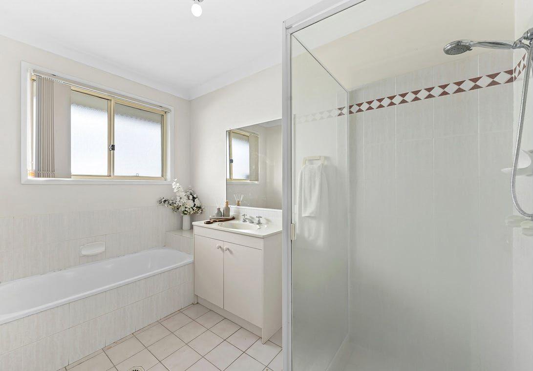 Double School Catchments!  A Family Friendly House Located In Quiet And Convenient Location!