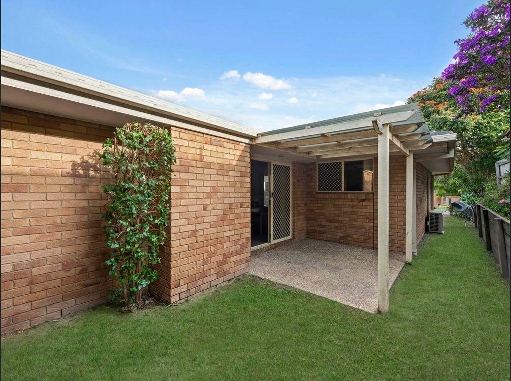 Double School Catchments!  A Family Friendly House Located In Quiet And Convenient Location!